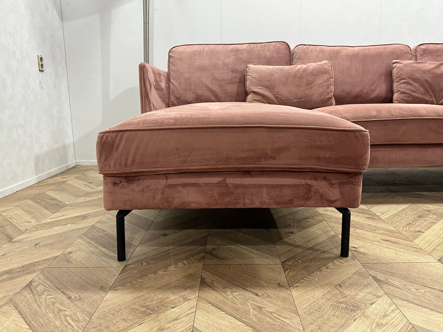 Roze Velvet Hoekbank ~ Losse Rugkussens Met Afneembare Hoezen