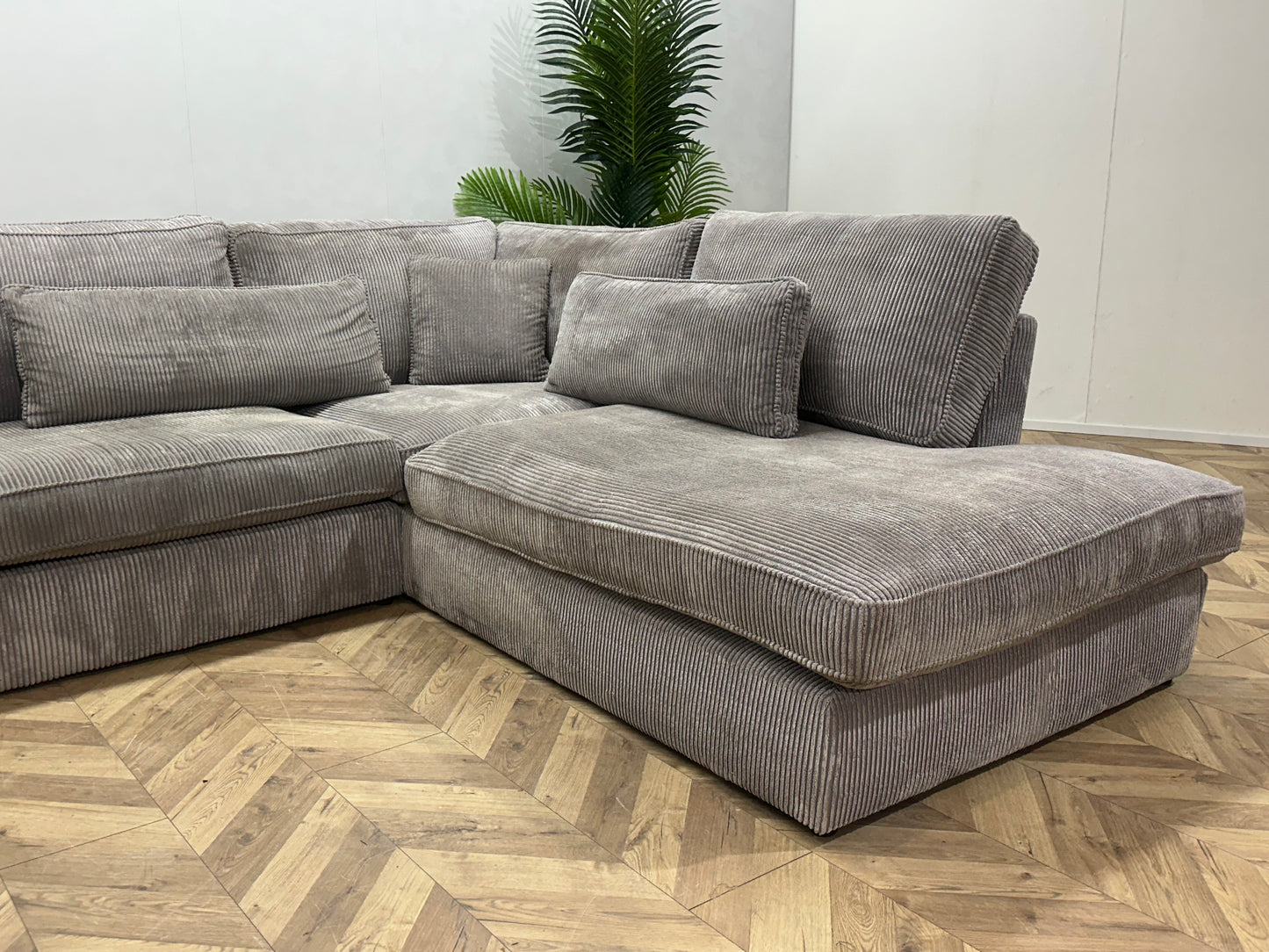 Licht Grijze Ribstof Hoekbank Inc Hocker ~ Losse Kussens Met Afneembare Hoezen