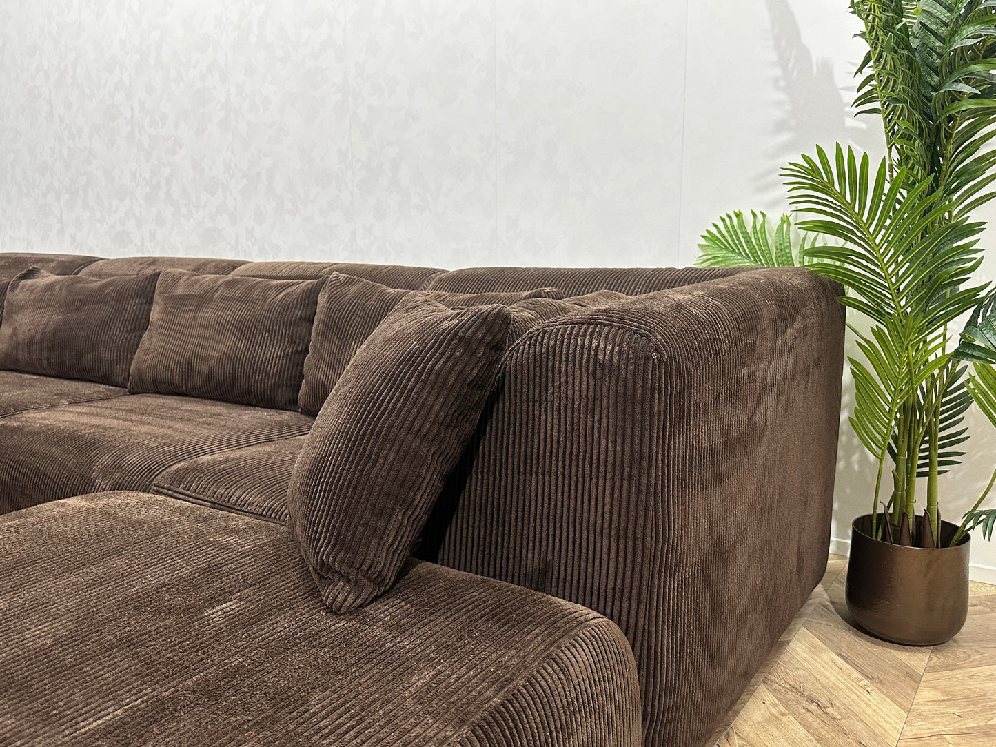 Bruine Ribstof U Bank ~ Losse Rugkussens Met Afneembare Hoezen