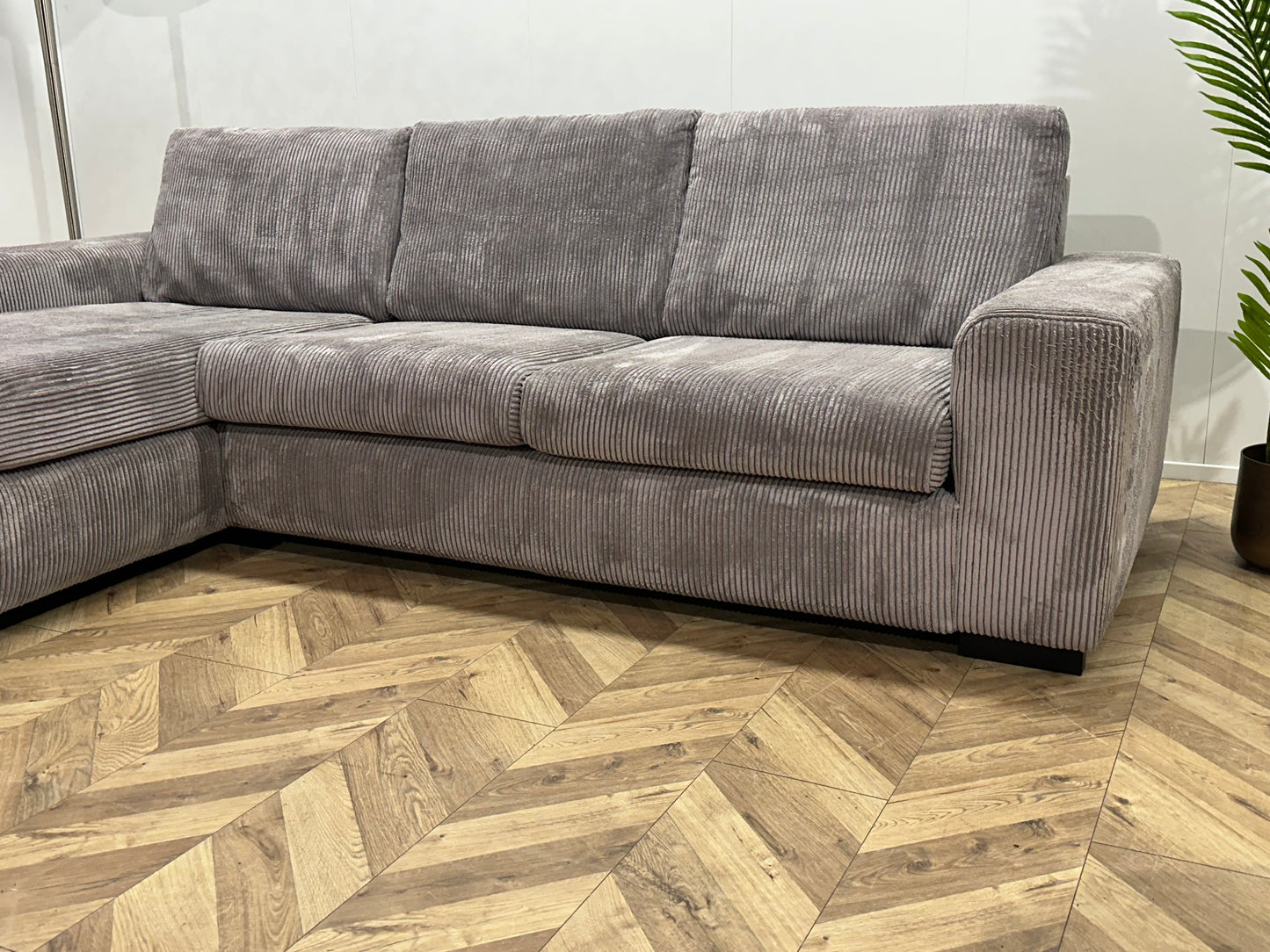 Licht Grijze Ribstof Hoekbank Inc. Hocker ~ Losse Kussens Met Afneembare Hoezen