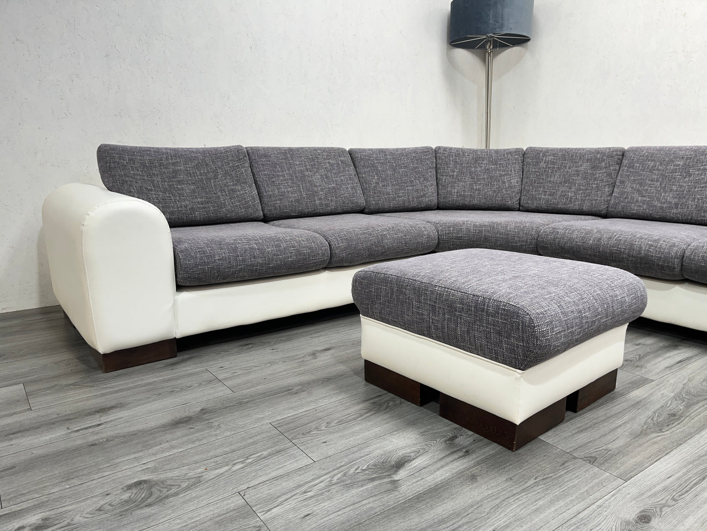 Wit / Grijze, Echt Lederen / Stoffen Hoekbank Inc. hocker - Banken Bazaar