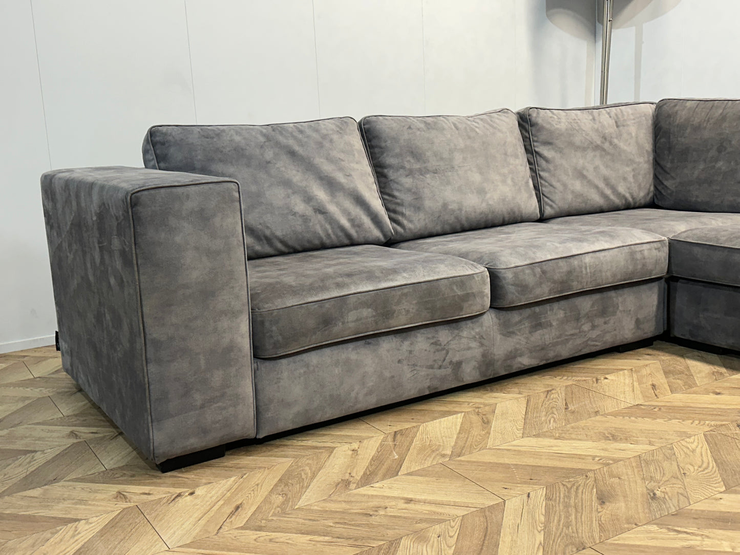Room108 Grijze Ruime Velvet U Bank ~ Nieuwstaat