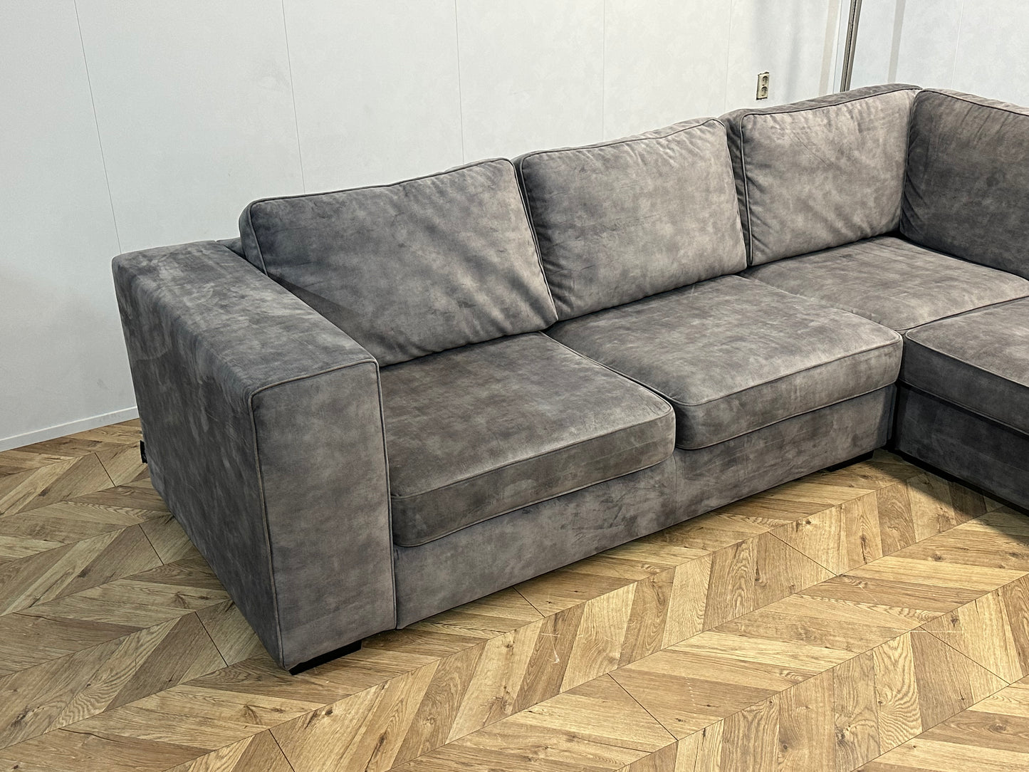 Room108 Grijze Ruime Velvet U Bank ~ Nieuwstaat