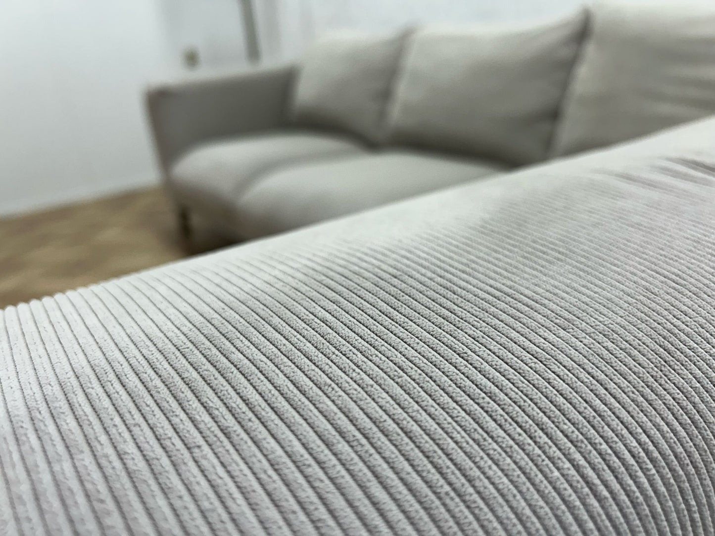 Witte Ribstof Hoekbank ~ Losse Kussens Met Afneembare Hoezen