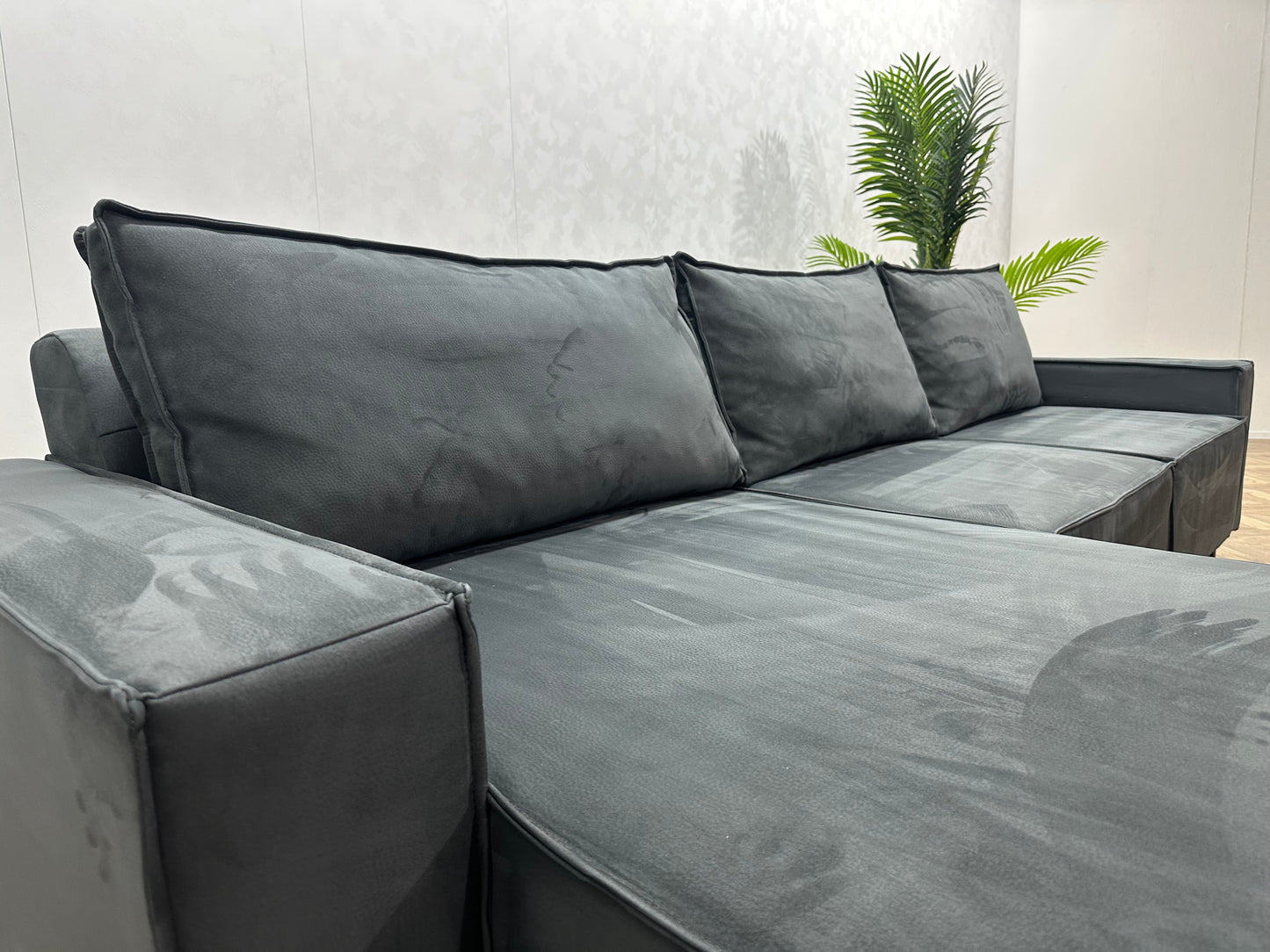 Donker Blauwe Suede Lederen Hoekbank ~ Losse Rugkussens Met Afneembare Hoezen