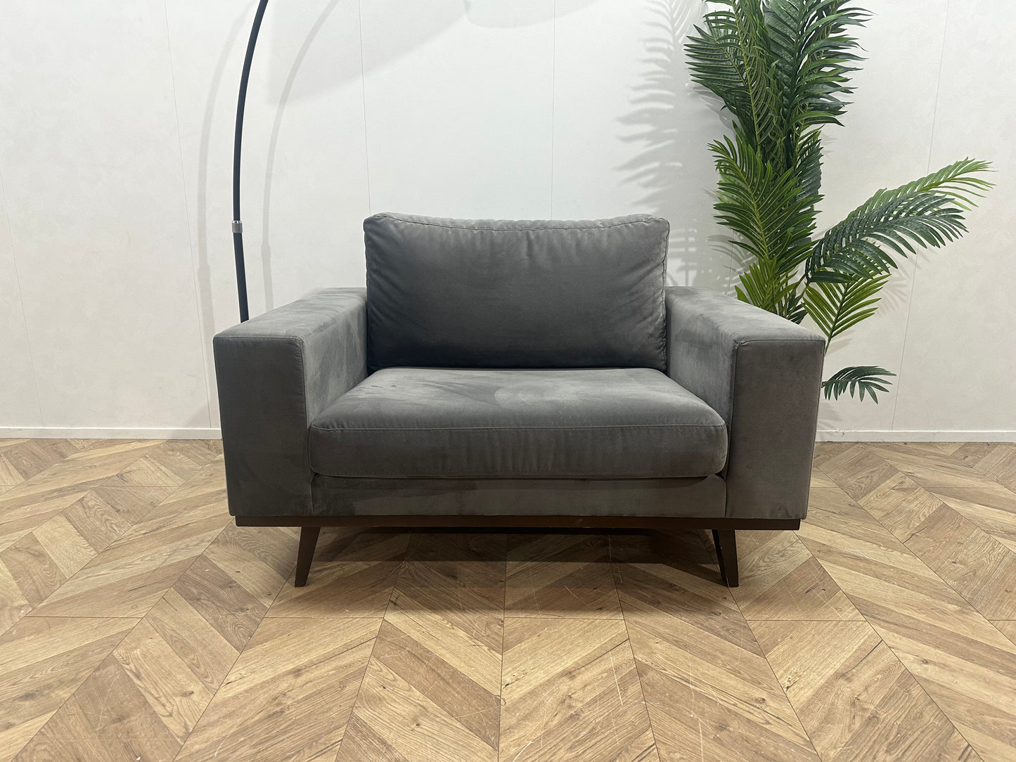 Grijze Velvet Fauteuil ~ Losse Kussens Met Afneembare Hoezen