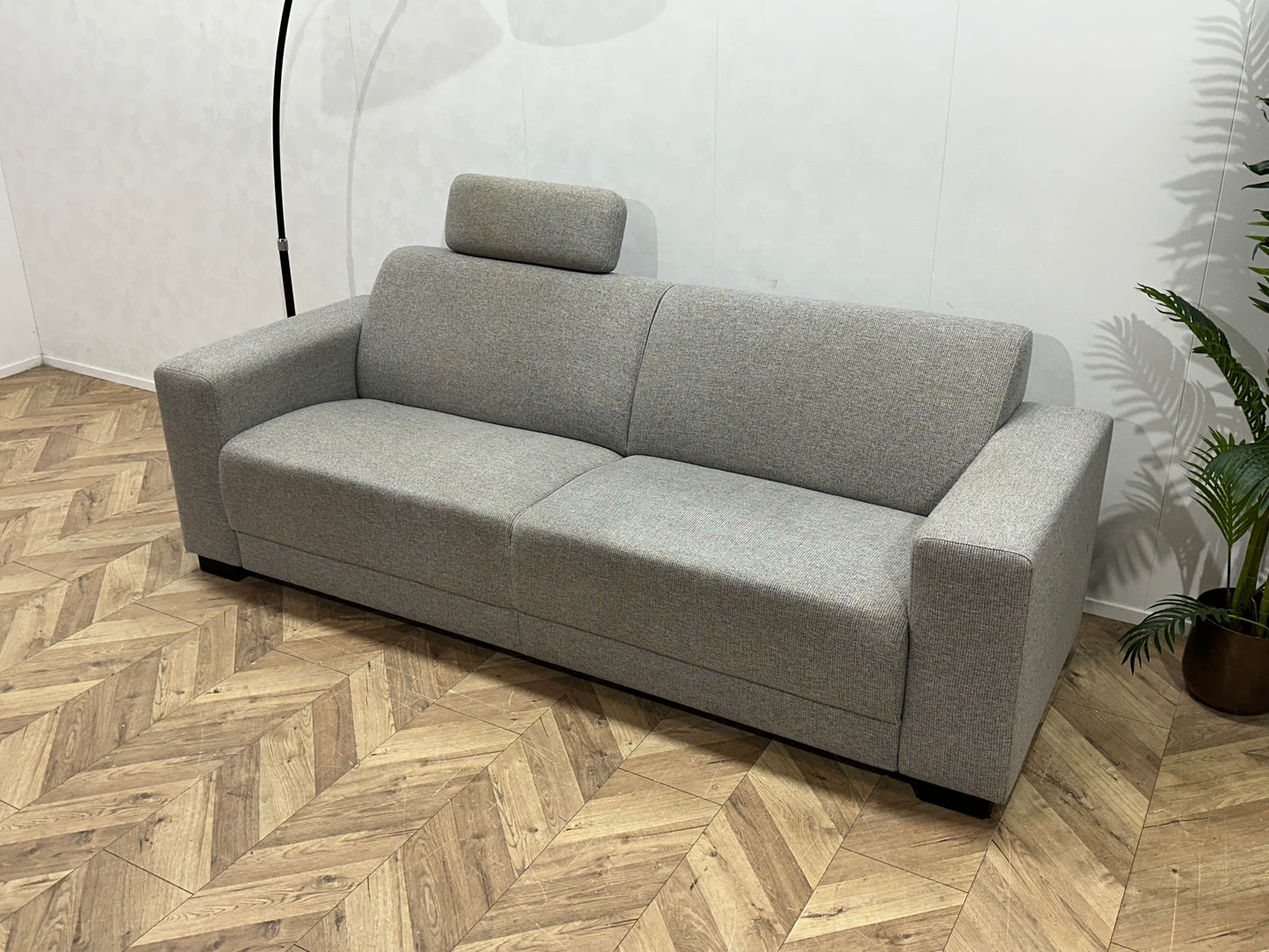 Licht Grijze 2.5-Zits Bank ~ Vaste Kussens