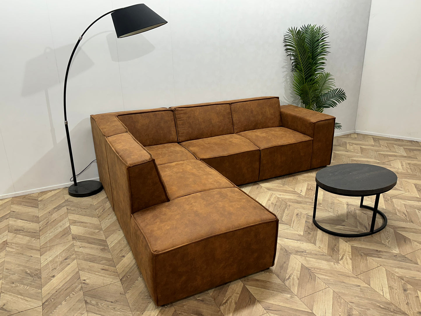 !Showroom Model! Cognac Bruine Suède Lederen Hoekbank ~ Vaste Kussens