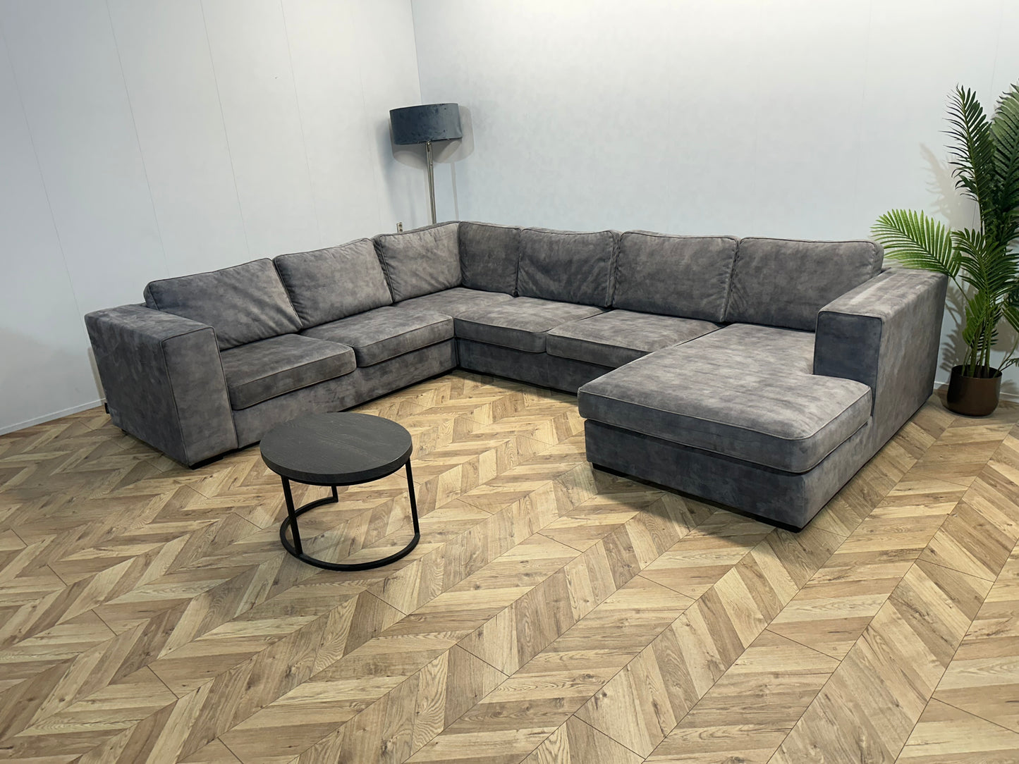 Room108 Grijze Ruime Velvet U Bank ~ Nieuwstaat