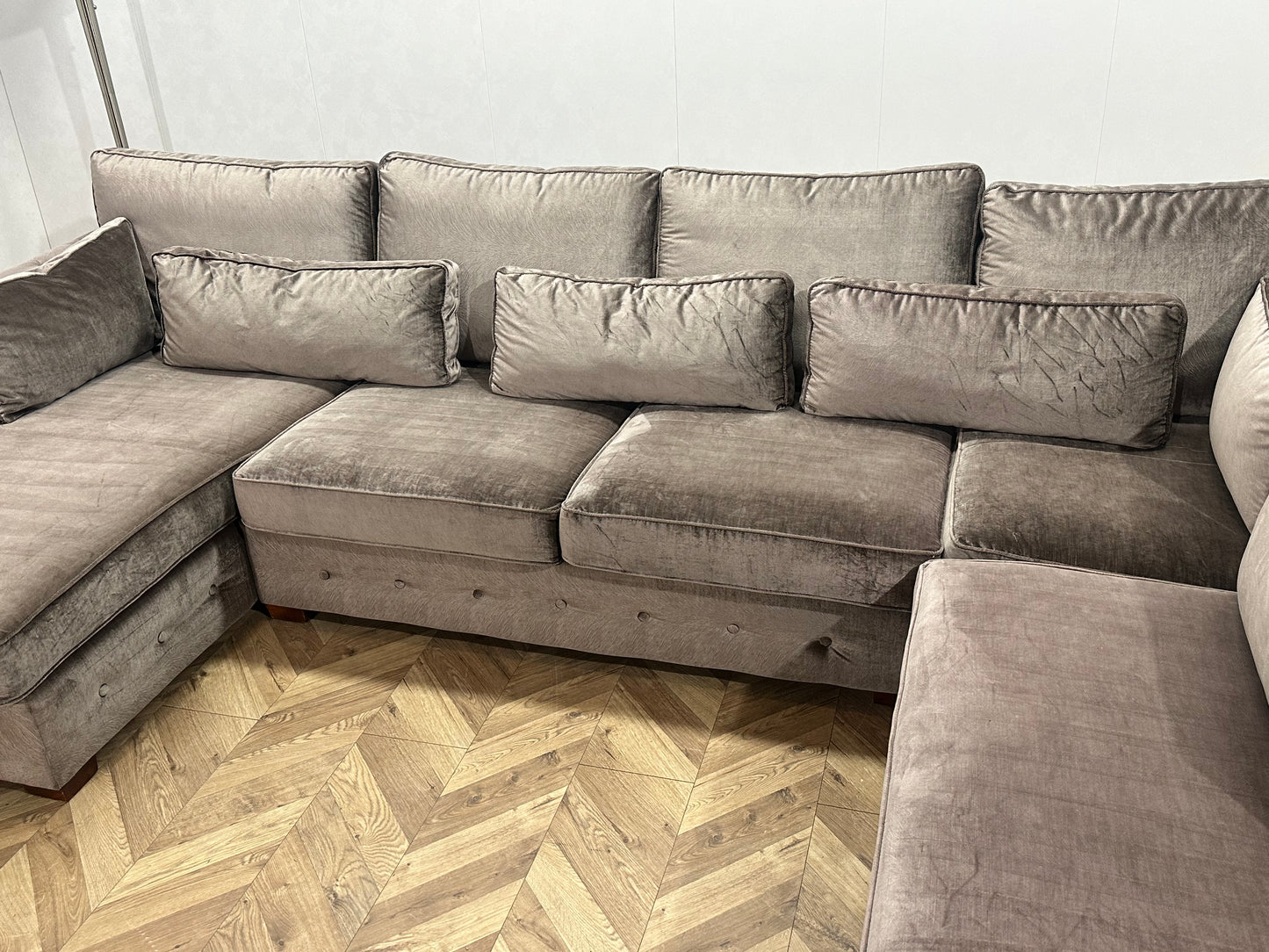 Grijze Ruime Velvet U Bank ~ Losse Kussens Met Afneembare Hoezen
