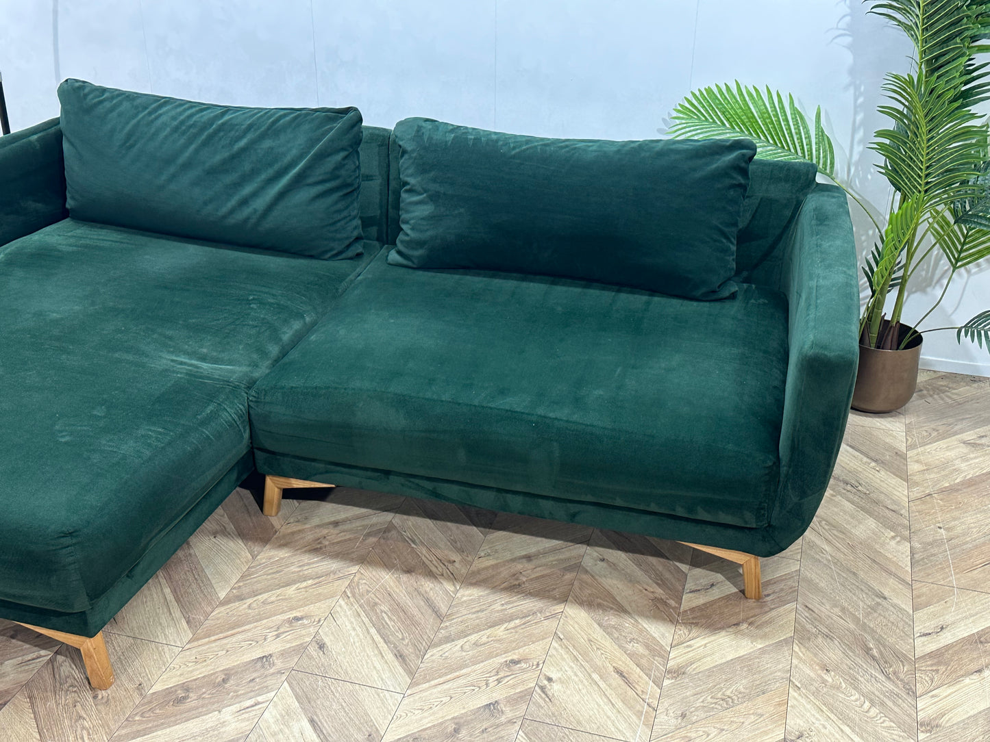 Groene Velvet Hoekbank ~ Losse Rugkussens Met Afneembare Hoezen