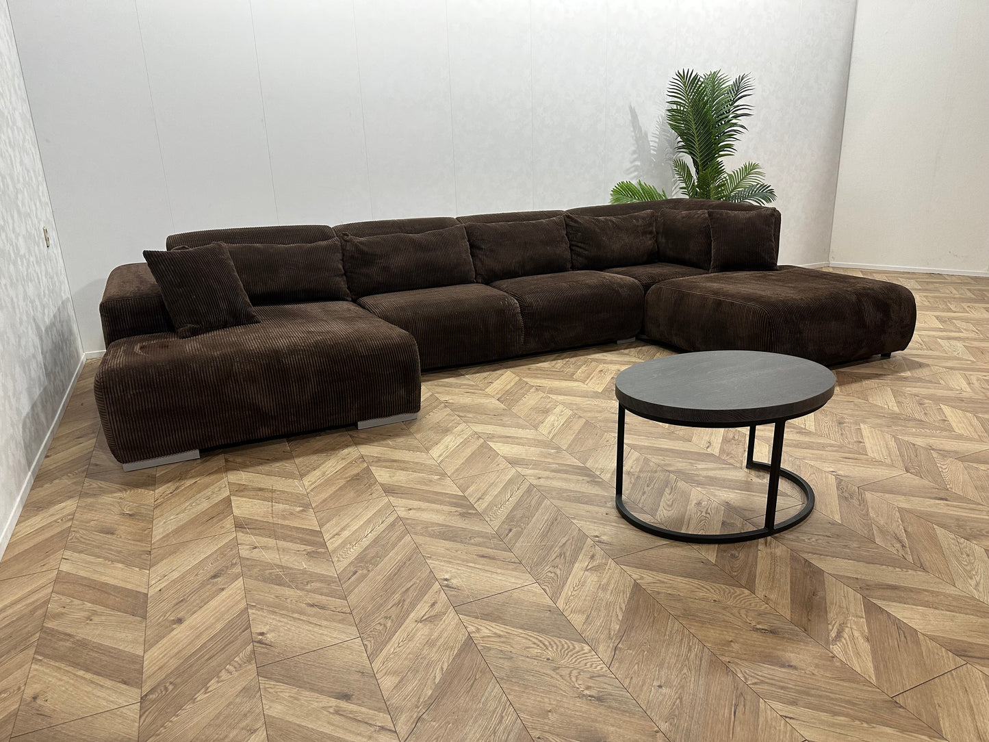 Bruine Ribstof U Bank ~ Losse Rugkussens Met Afneembare Hoezen