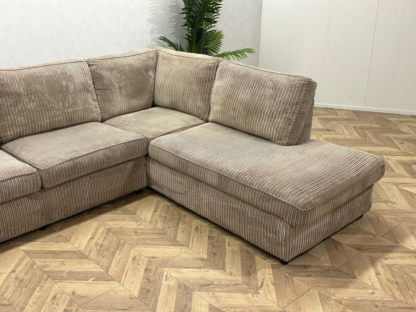 Beige Ribstof Hoekbank ~ Losse Kussens Met Afneembare Hoezen