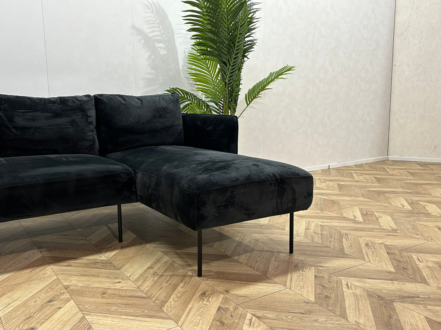 Zwarte Velvet Hoekbank ~ Losse Kussens Met Afneembare Hoezen