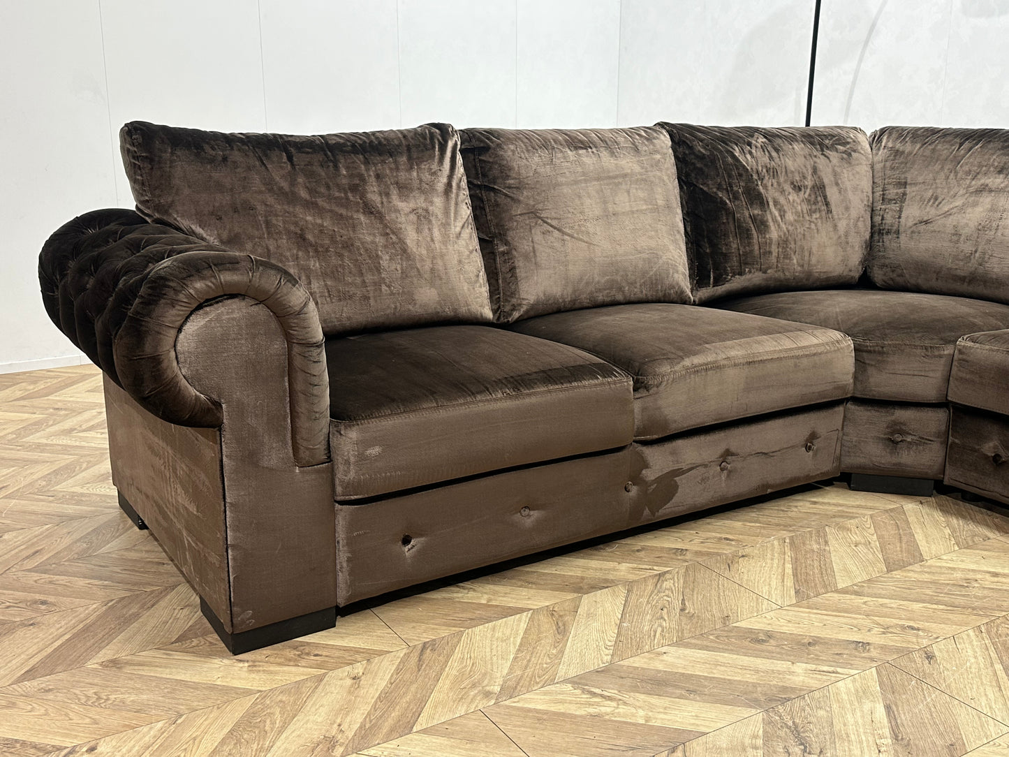 Eric Kuster Bruine Velvet Hoekbank ~ Losse Rugkussens Met Afneembare Hoezen