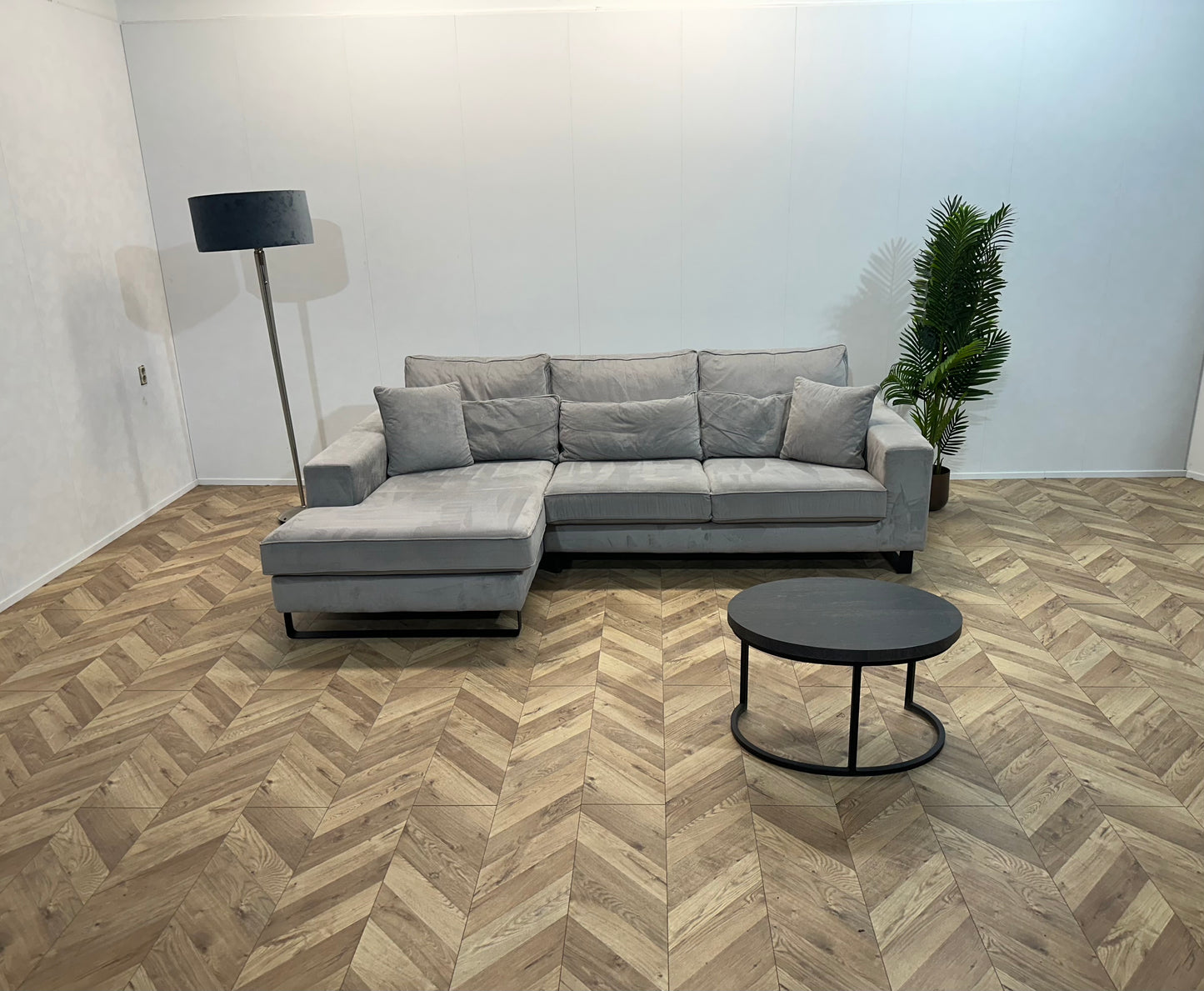 Licht Grijze Velvet Hoekbank ~ Losse Kussens Met Afneembare Hoezen