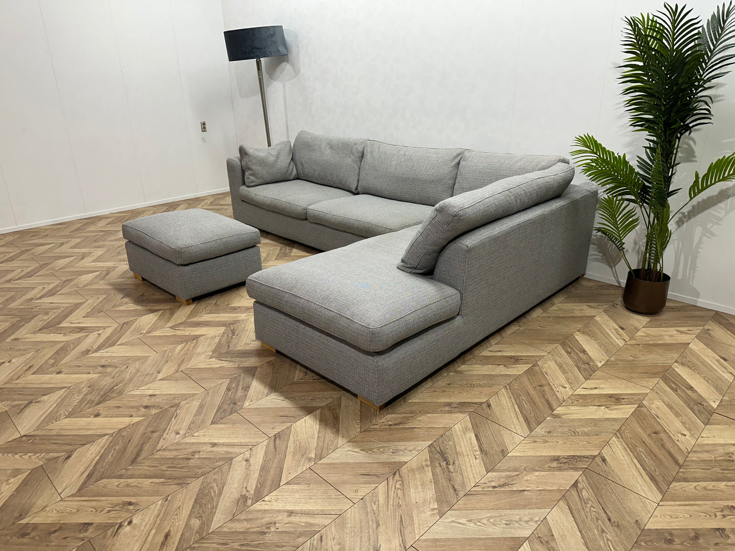 Licht Grijze Hoekbank Inc. Hocker ~ Losse Kussens Met Afneembare Hoezen