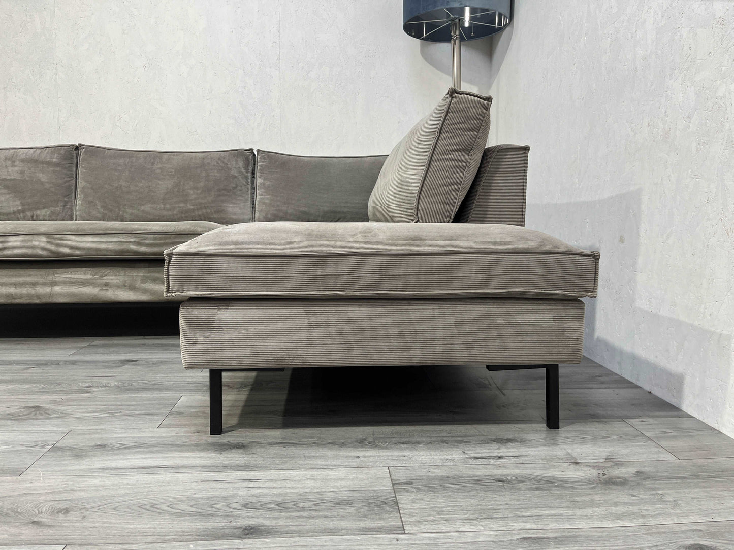Licht Grijze Wood Ribstof Hoekbank ~ Nieuwstaat - Banken Bazaar