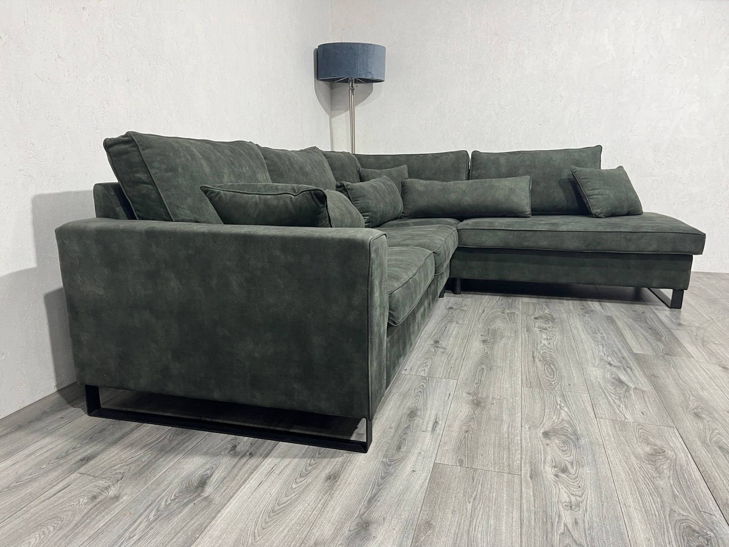 Ruime Donker Groene Velvet Hoekbank ~ Nieuwstaat