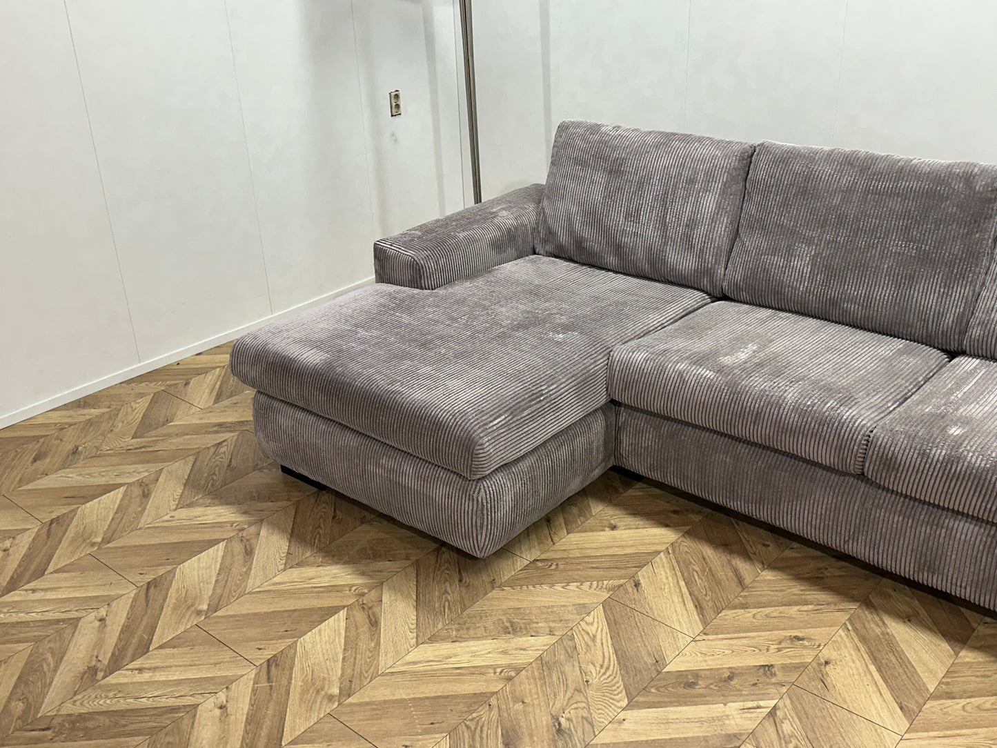 Licht Grijze Ribstof Hoekbank Inc. Hocker ~ Losse Kussens Met Afneembare Hoezen