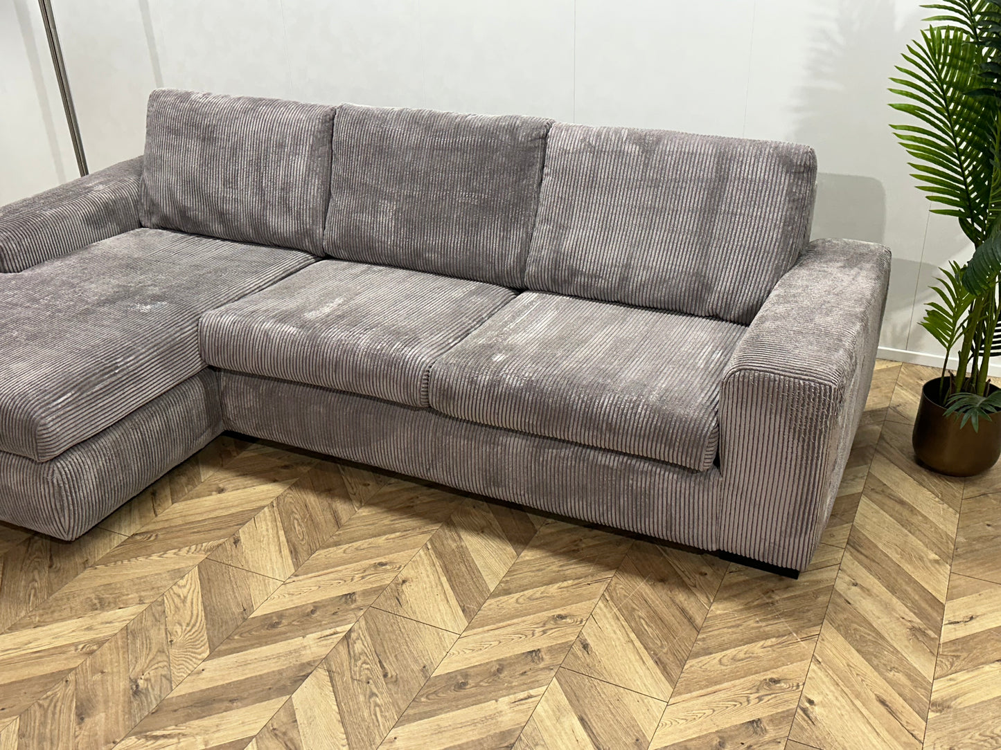 Licht Grijze Ribstof Hoekbank Inc. Hocker ~ Losse Kussens Met Afneembare Hoezen