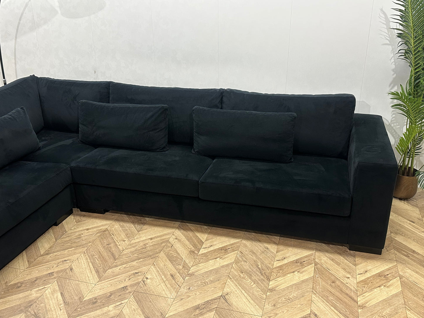 Zwart Velvet Hoekbank ~ Losse Kussens Met Afneembare Hoezen