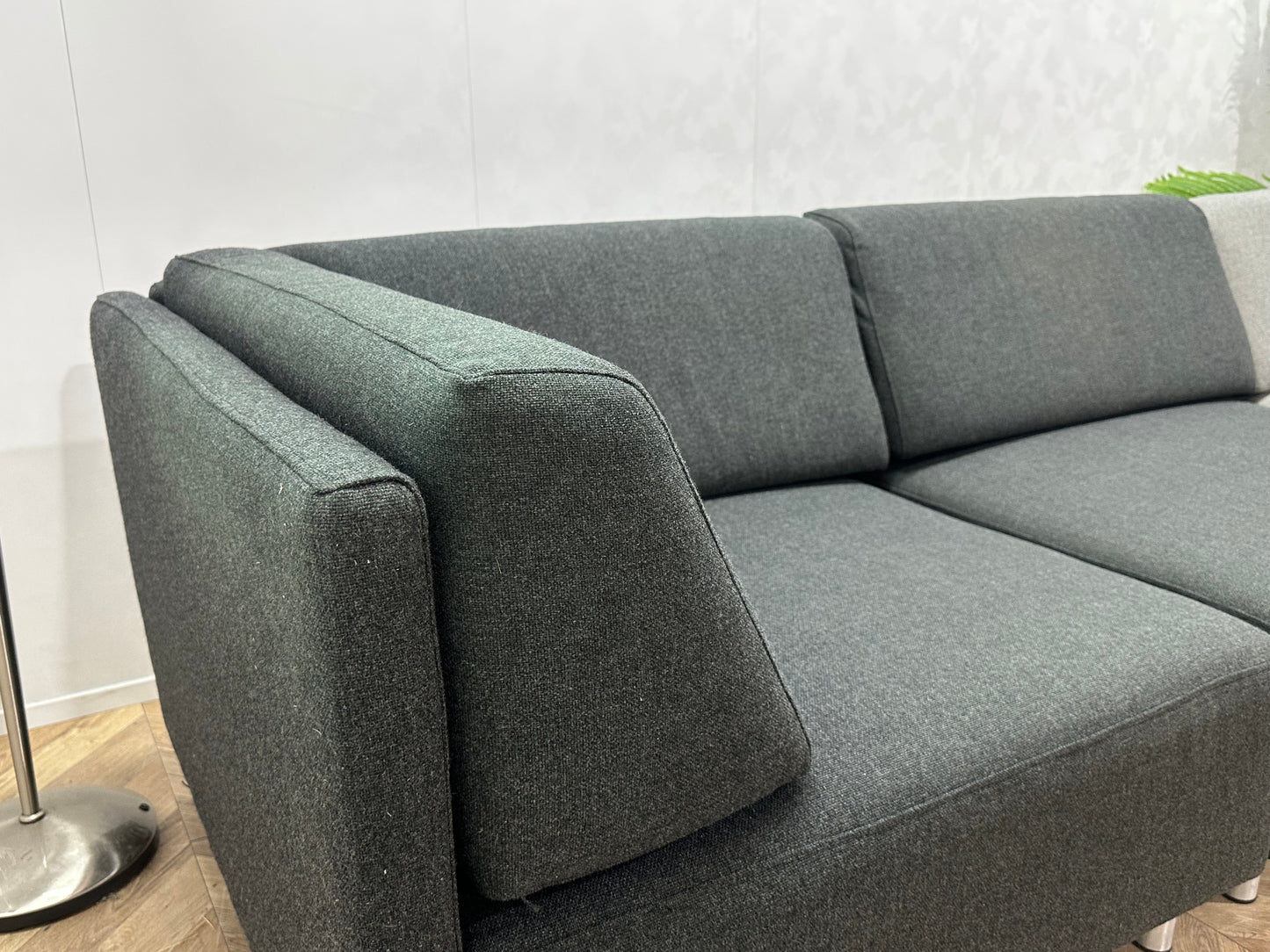 Zwart/Grijze Hoekbank Inc Hocker ~ Losse Rugkussens Met Afneembare Hoezen
