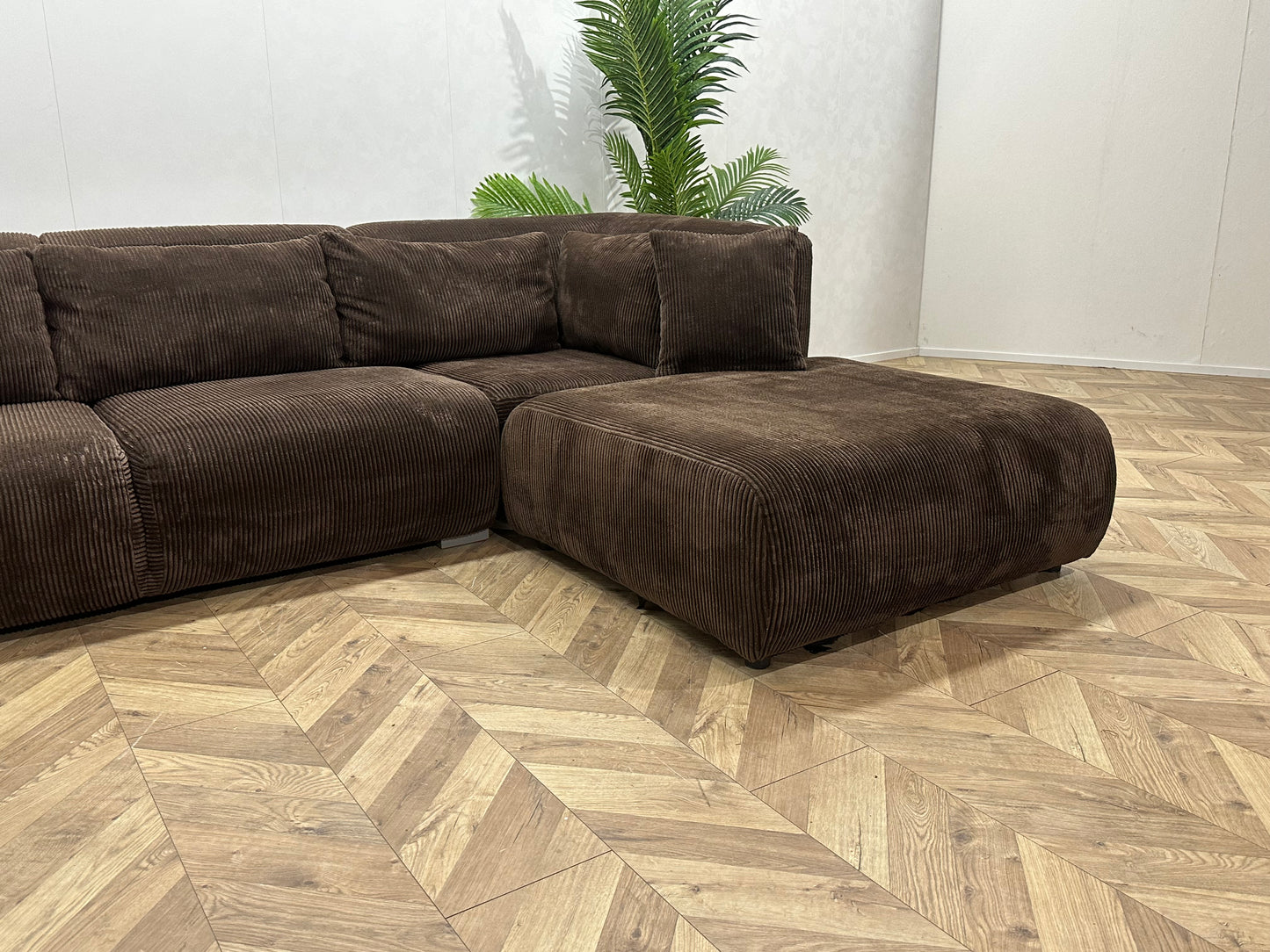 Bruine Ribstof U Bank ~ Losse Rugkussens Met Afneembare Hoezen
