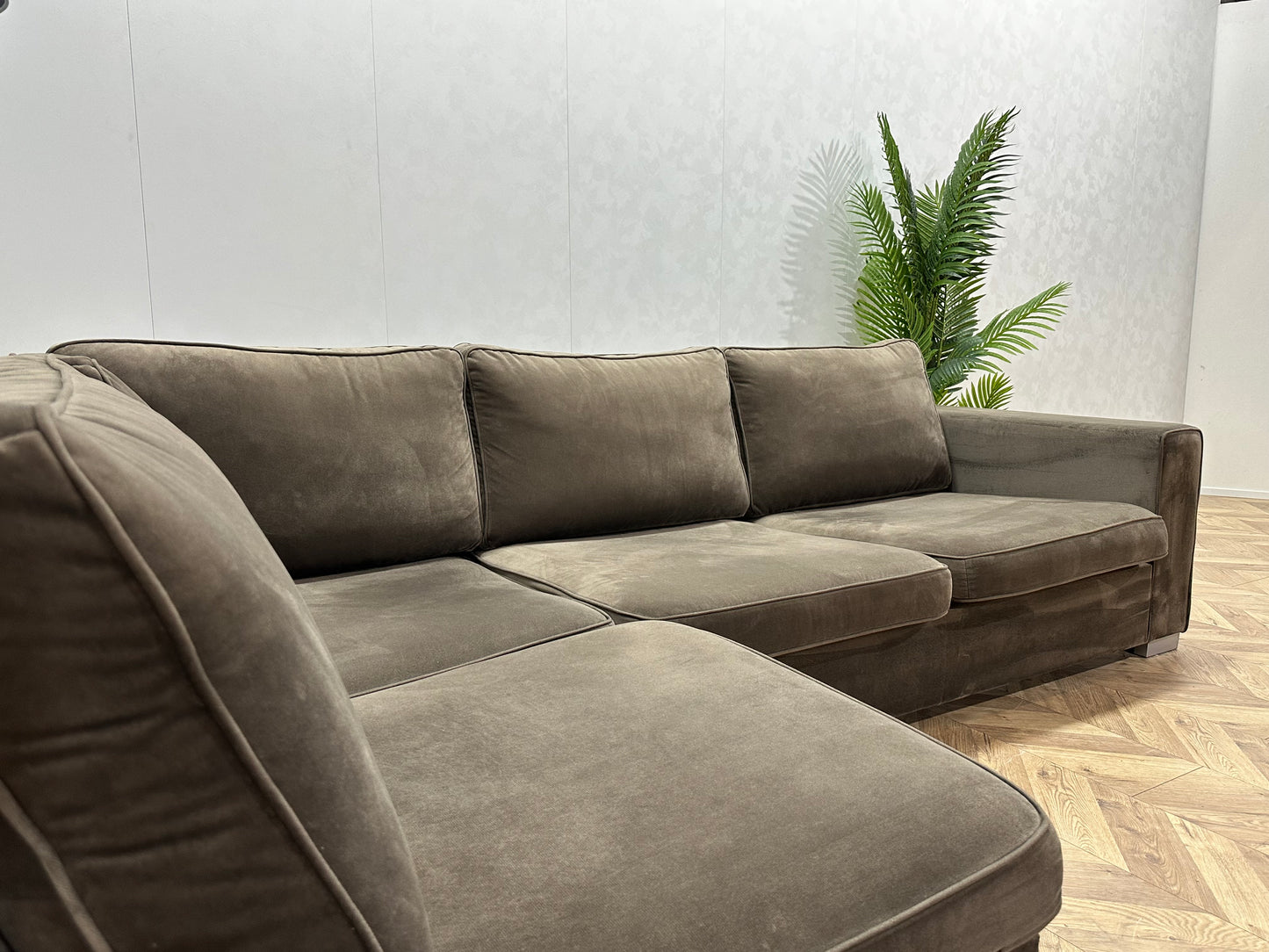 Bruine Velvet Design Bank ~ Nieuwstaat