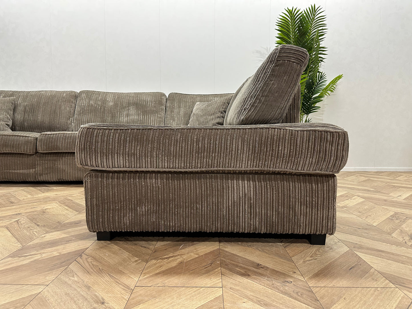 Taupe Ribstof Hoekbank ~ Losse Kussens Met Afneembare Hoezen