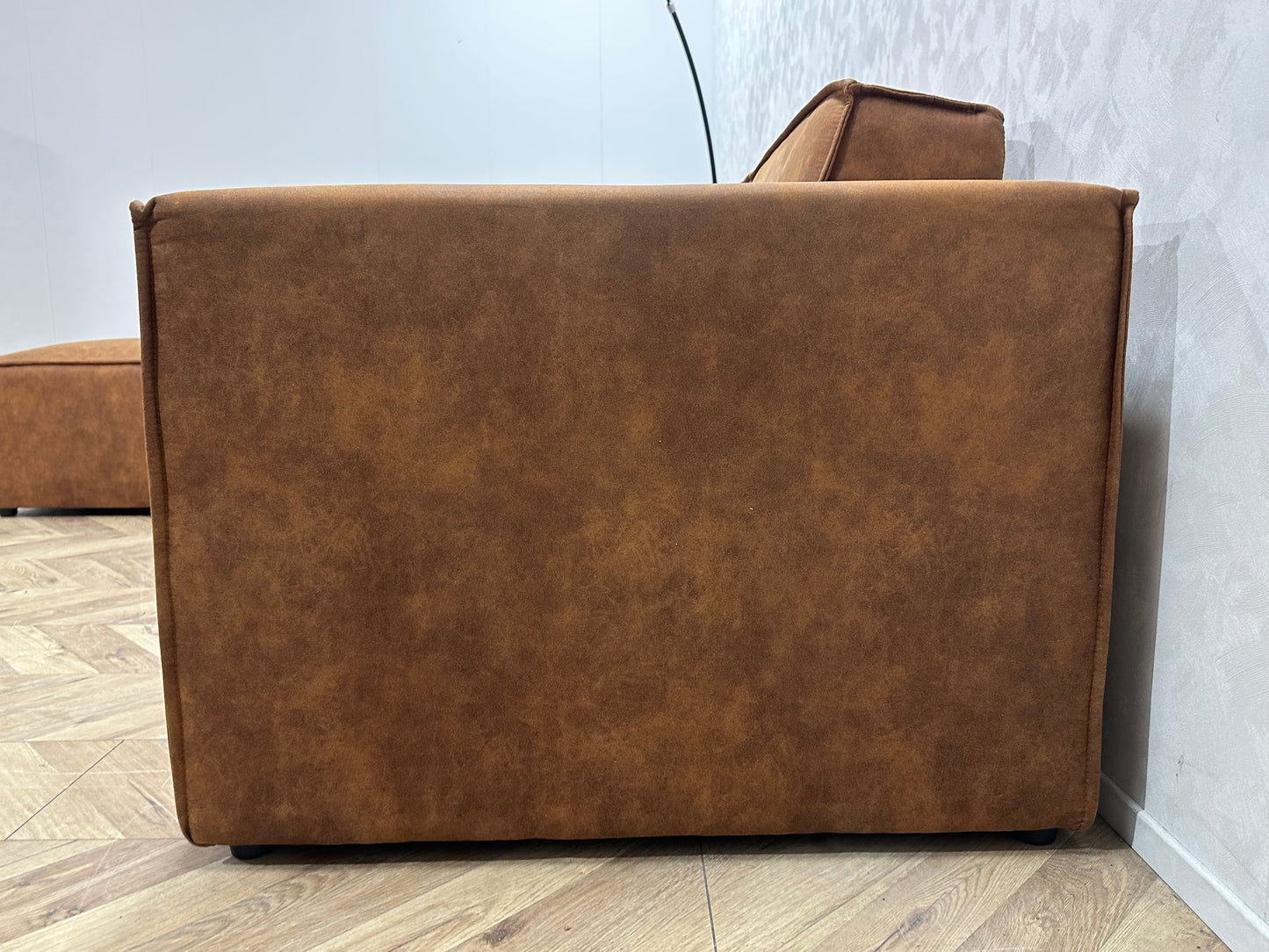 !Showroom Model! Cognac Bruine Suède Lederen Hoekbank ~ Vaste Kussens