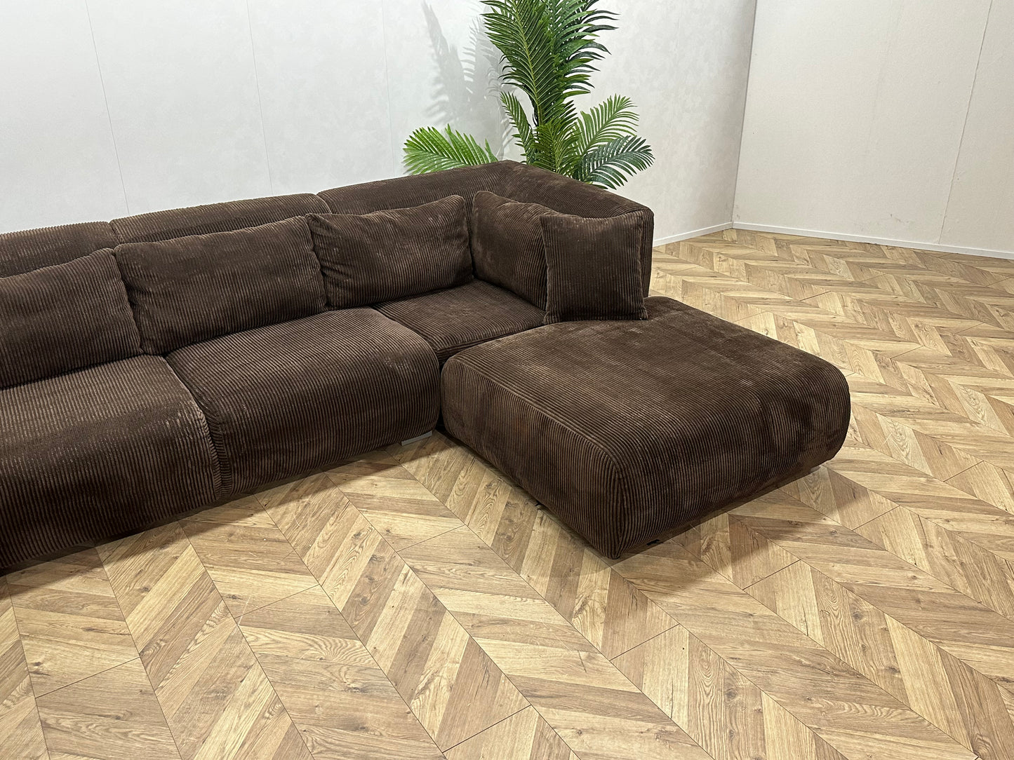 Bruine Ribstof U Bank ~ Losse Rugkussens Met Afneembare Hoezen