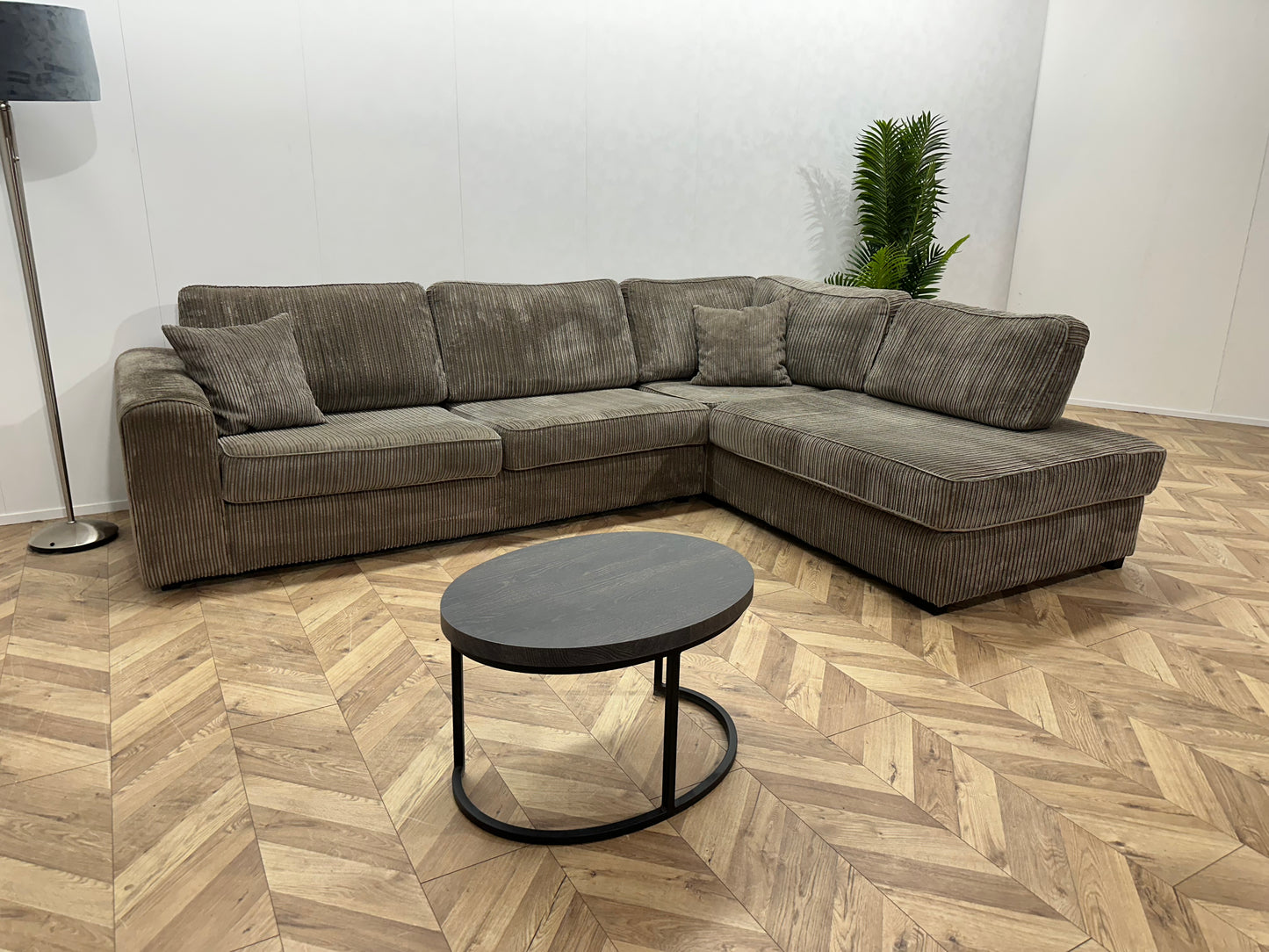 Taupe Ribstof Hoekbank ~ Losse Kussens Met Afneembare Hoezen
