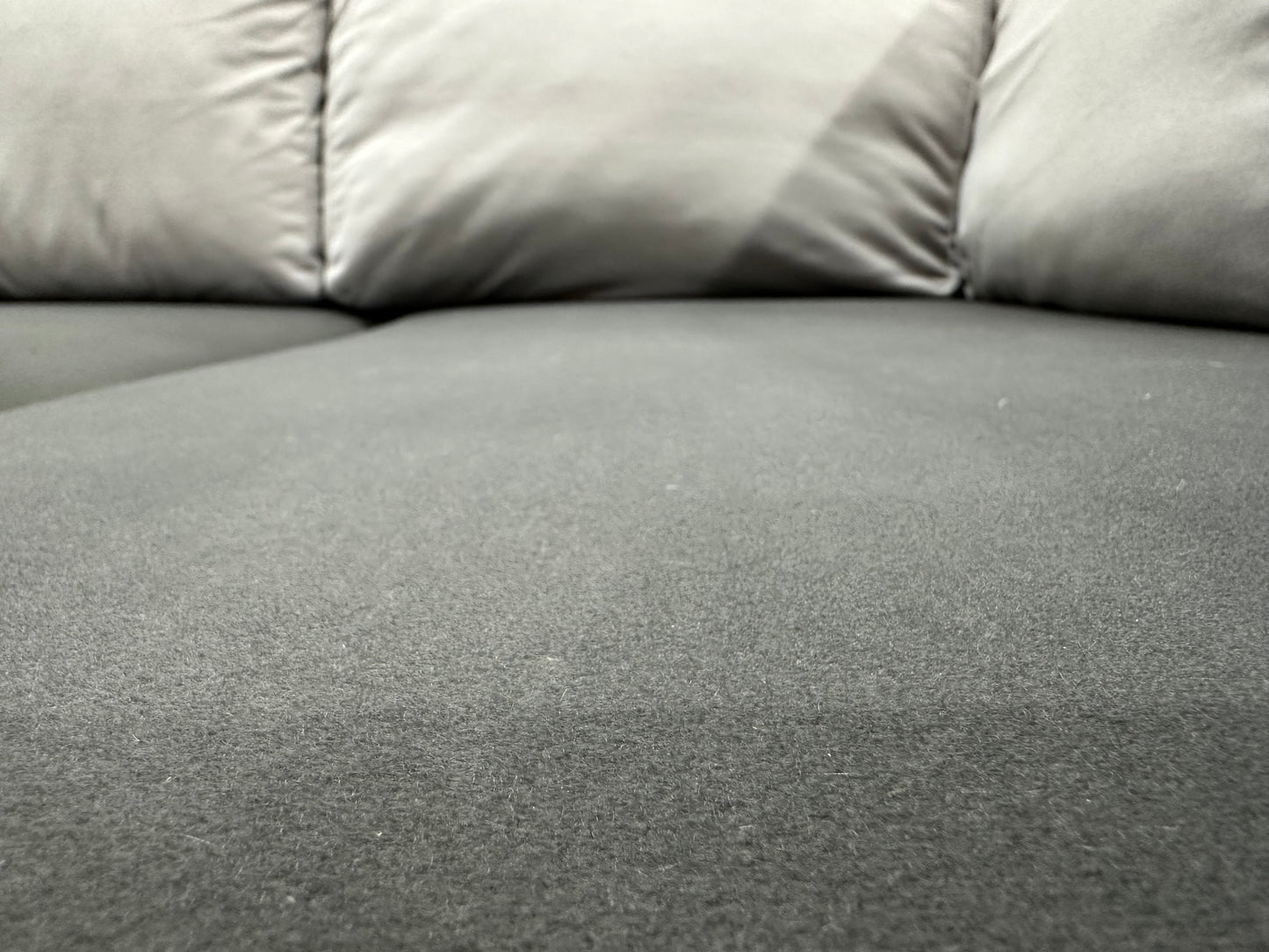 Grijze Hoekbank ~ Losse Licht Grijze Rugkussens Met Afneembare Hoezen