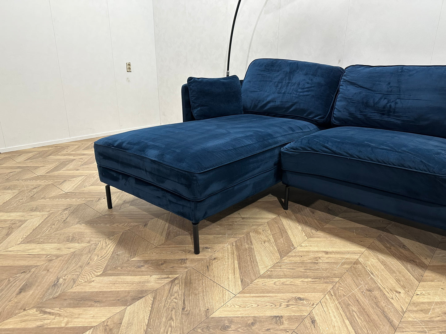 Donker Blauwe Velvet Hoekbank ~ Losse Rugkussens Met Afneembare Hoezen