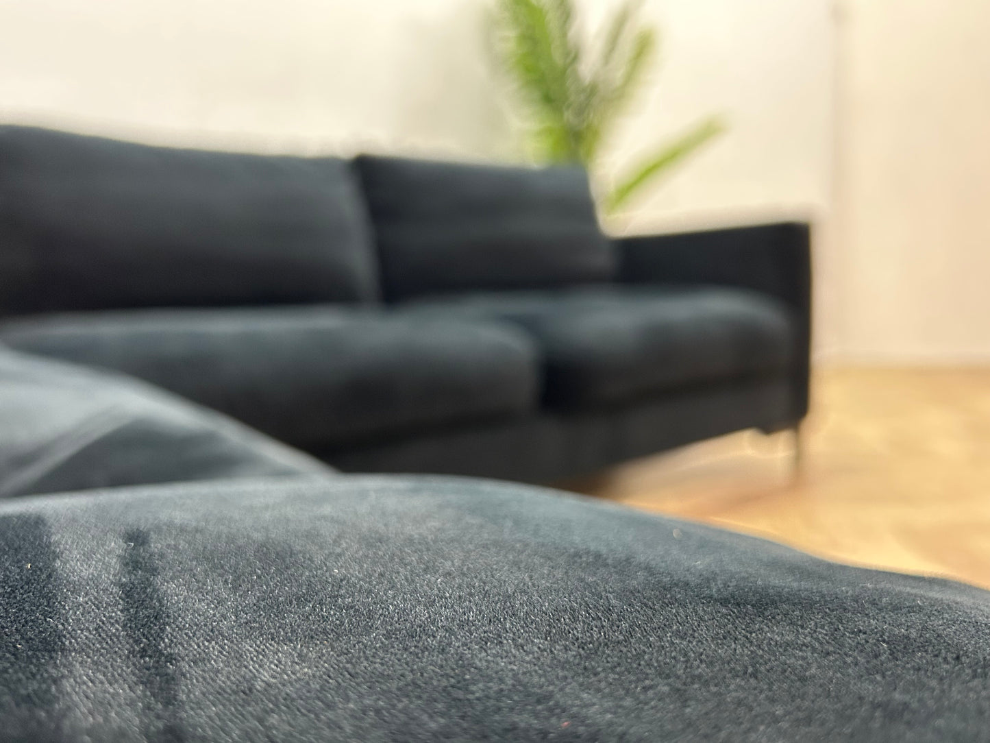 Zwarte Velvet Hoekbank ~ Losse Kussens Met Afneembare Hoezen