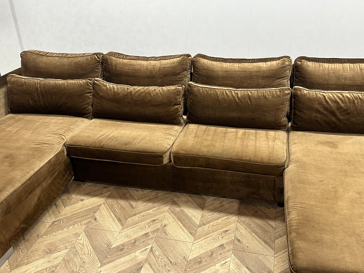 Bruine/Gouden Velvet U Bank ~ Losse Kussens Met Afneembare Hoezen