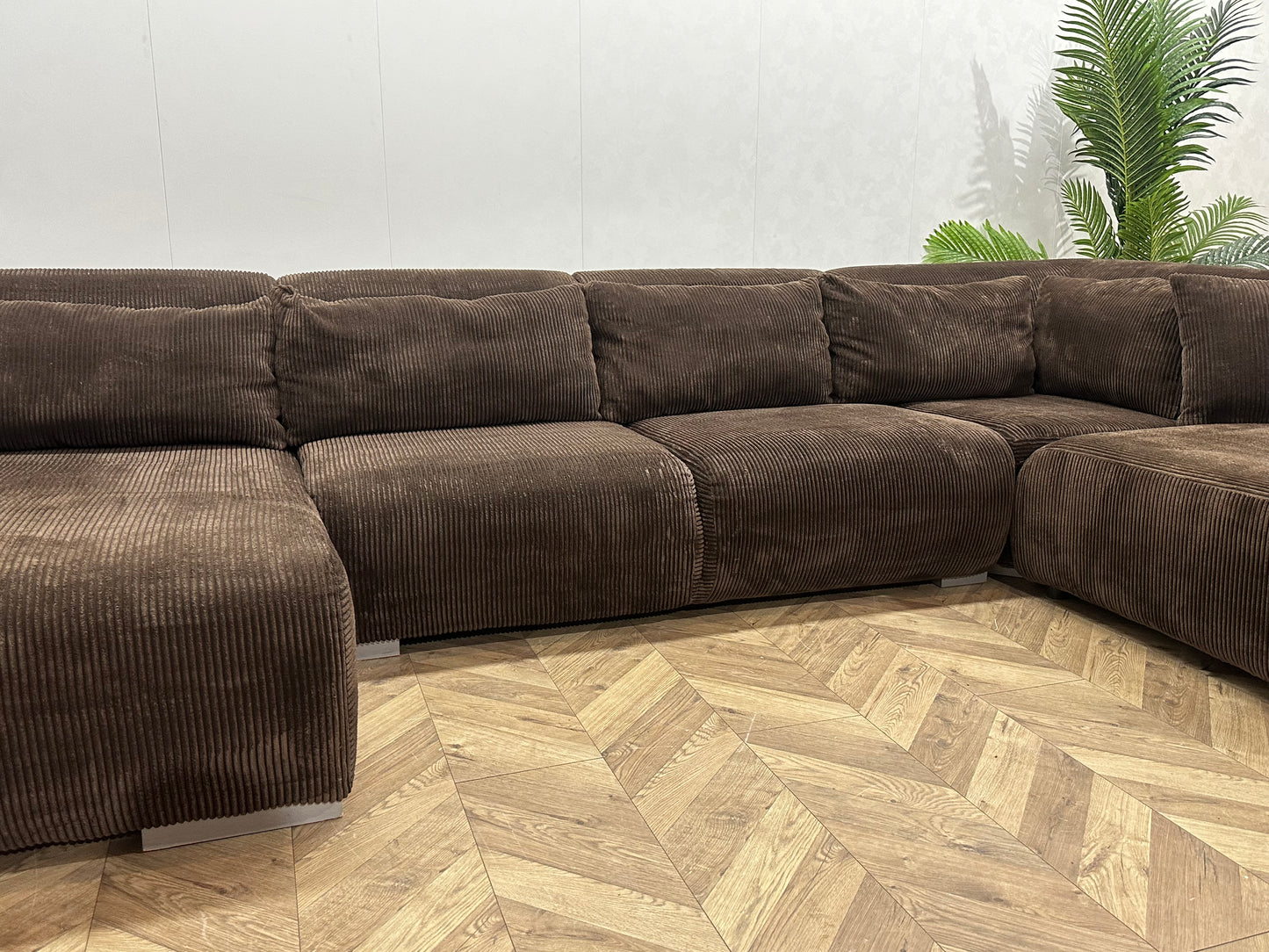 Bruine Ribstof U Bank ~ Losse Rugkussens Met Afneembare Hoezen