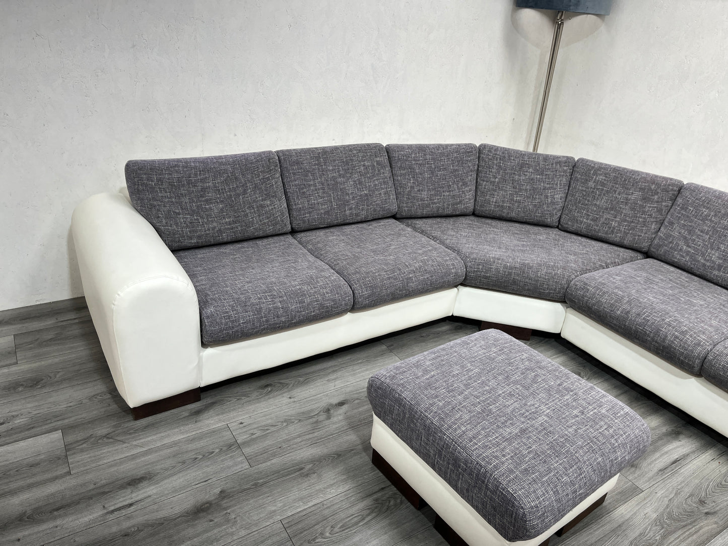 Wit / Grijze, Echt Lederen / Stoffen Hoekbank Inc. hocker - Banken Bazaar