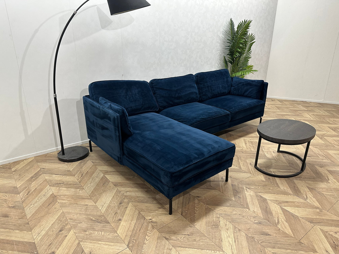 Donker Blauwe Velvet Hoekbank ~ Losse Rugkussens Met Afneembare Hoezen