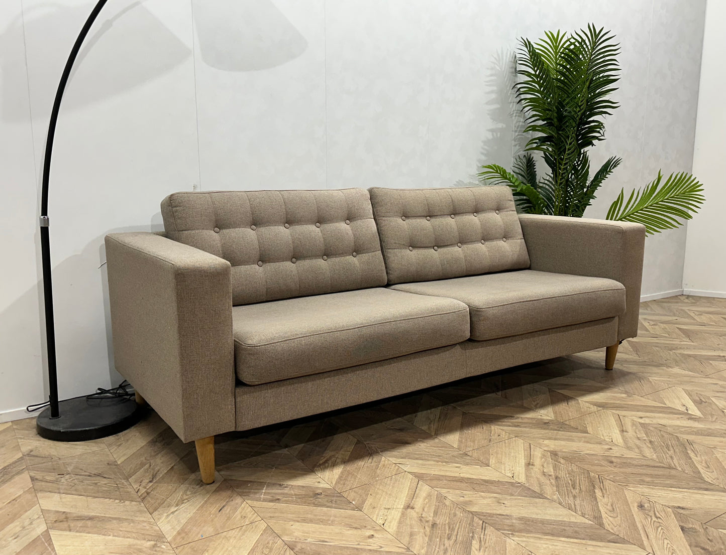 Beige 2.5-Zits Bank ~ Losse Kussens Met Afneembare Hoezen