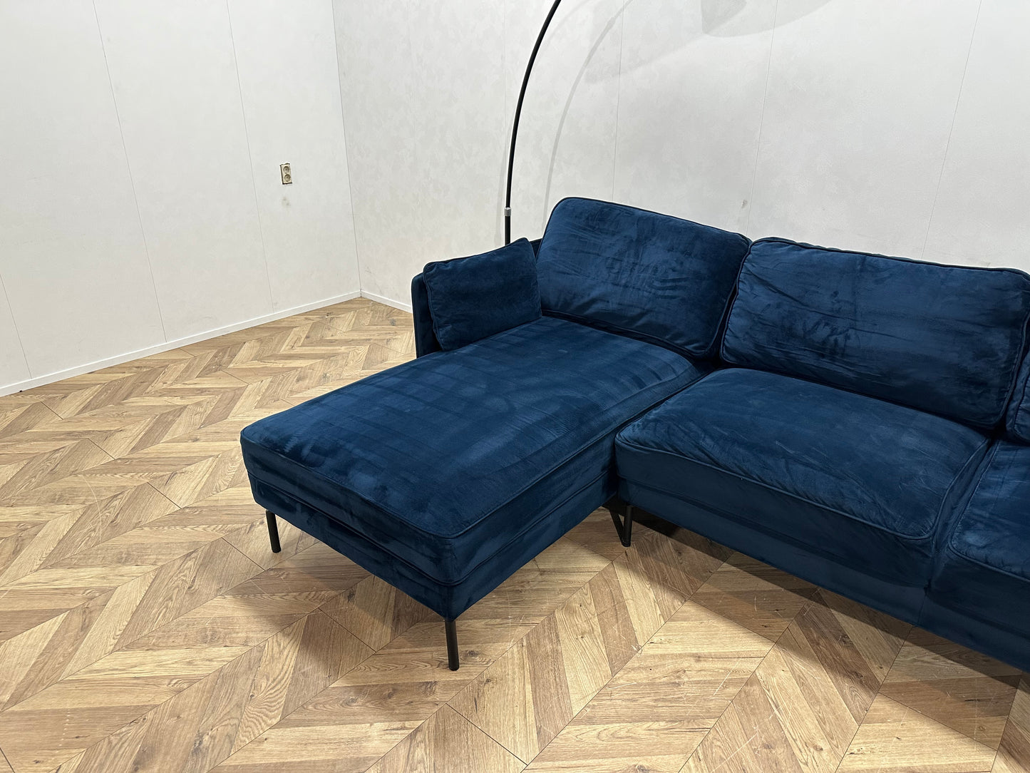 Donker Blauwe Velvet Hoekbank ~ Losse Rugkussens Met Afneembare Hoezen