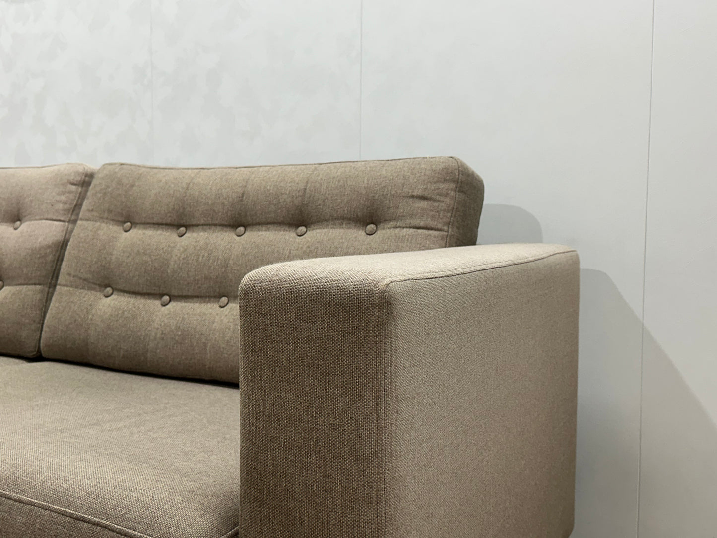Beige 2.5-Zits Bank ~ Losse Kussens Met Afneembare Hoezen