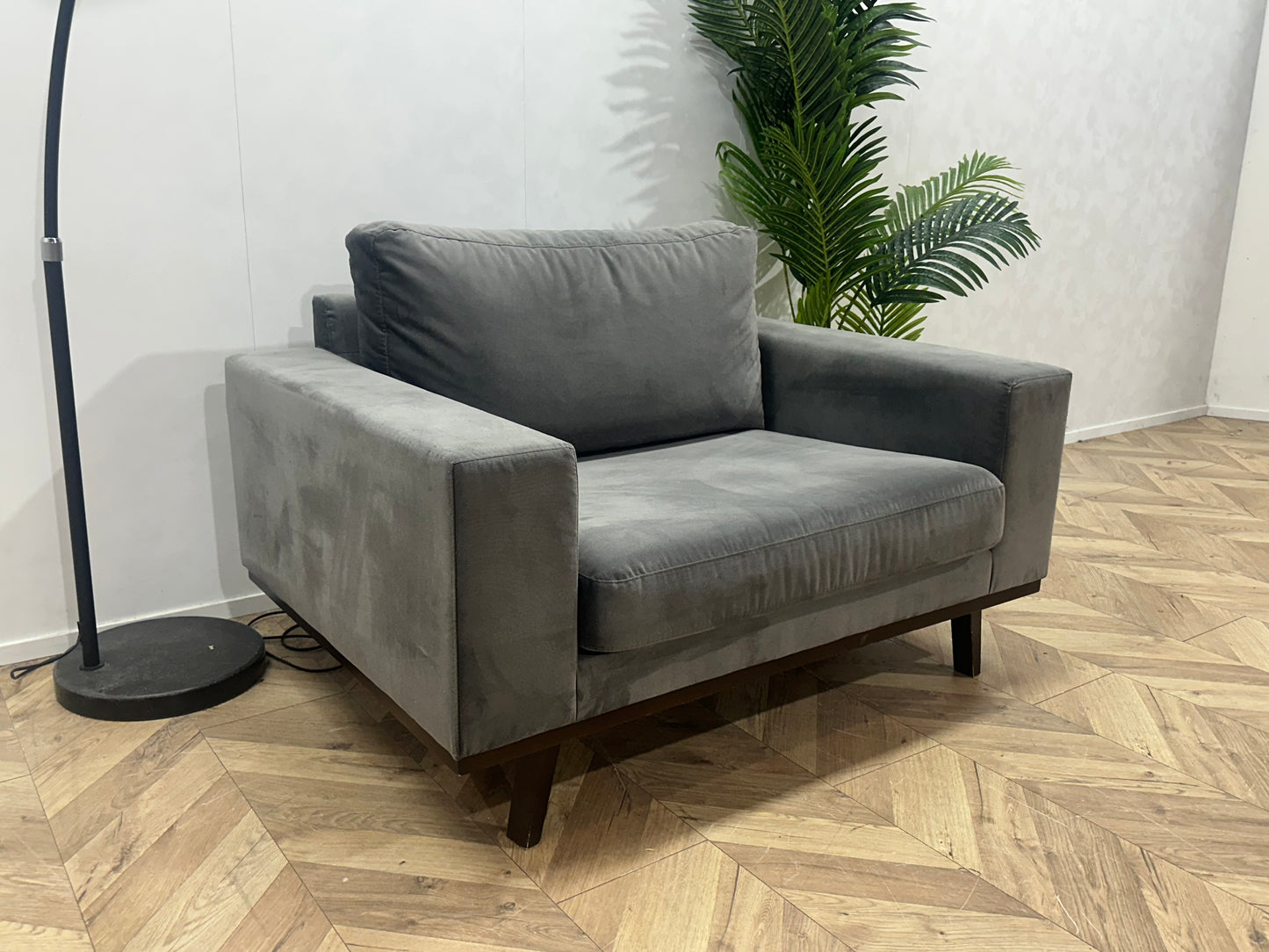 Grijze Velvet Fauteuil ~ Losse Kussens Met Afneembare Hoezen