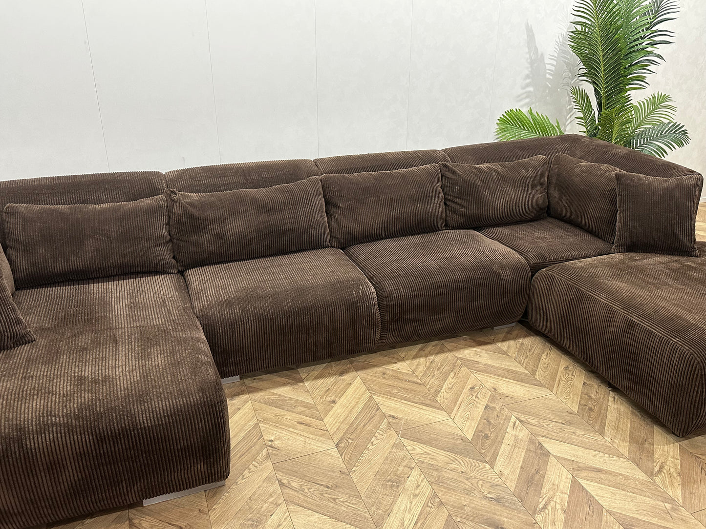 Bruine Ribstof U Bank ~ Losse Rugkussens Met Afneembare Hoezen