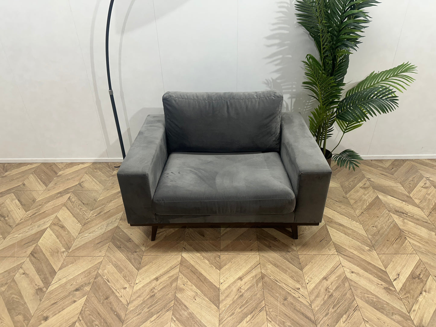 Grijze Velvet Fauteuil ~ Losse Kussens Met Afneembare Hoezen