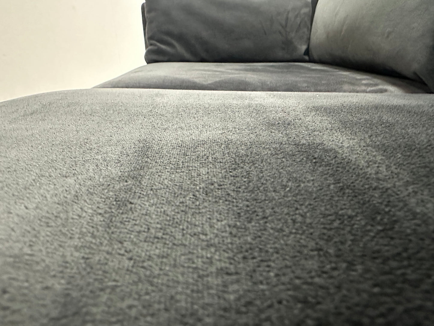 Zwart Velvet 2-Zits Bank ~ Losse Kussens Met Afneembare Hoezen