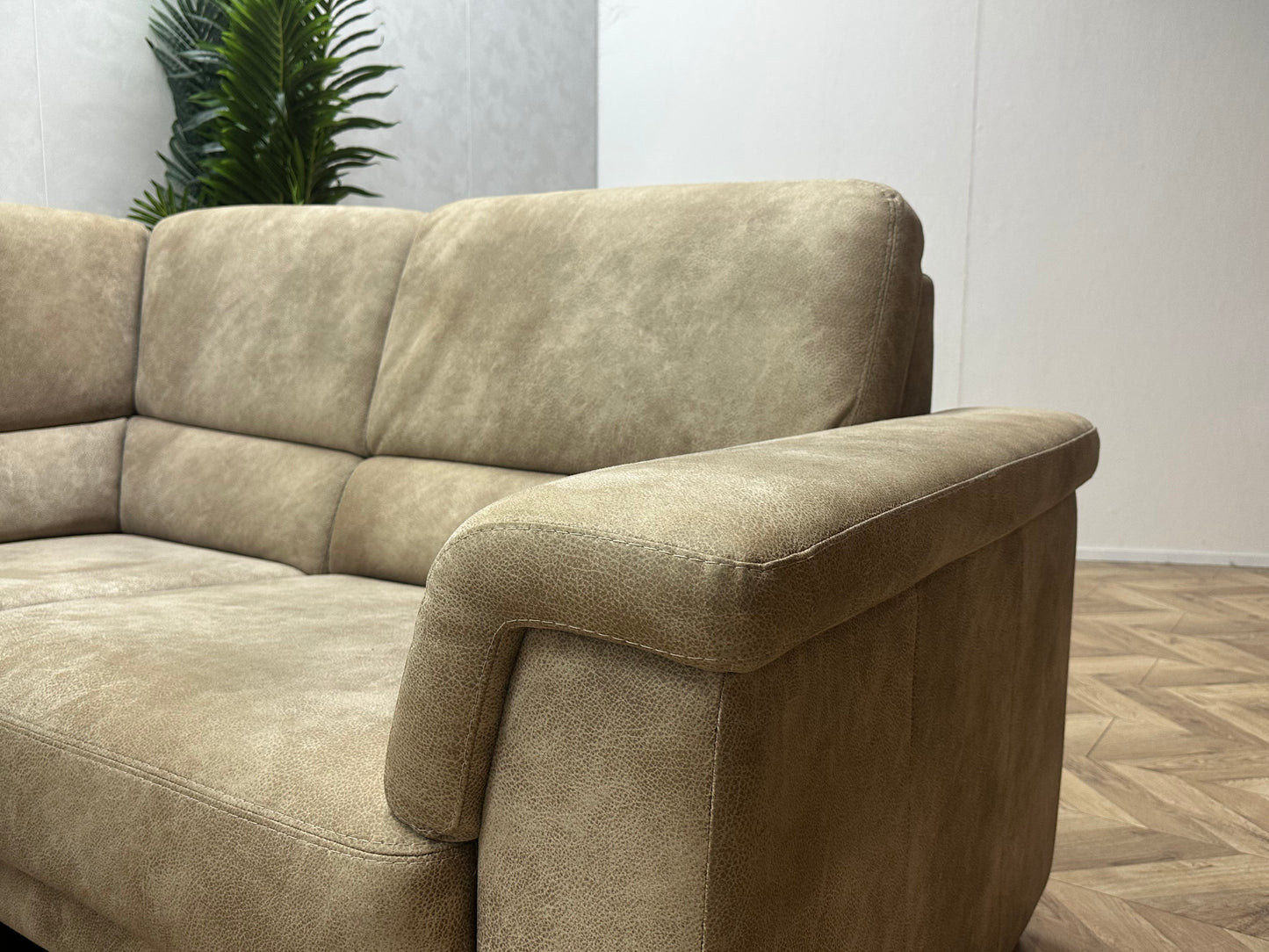 Licht Bruine Suede Lederen Hoekbank ~ Vaste Kussens