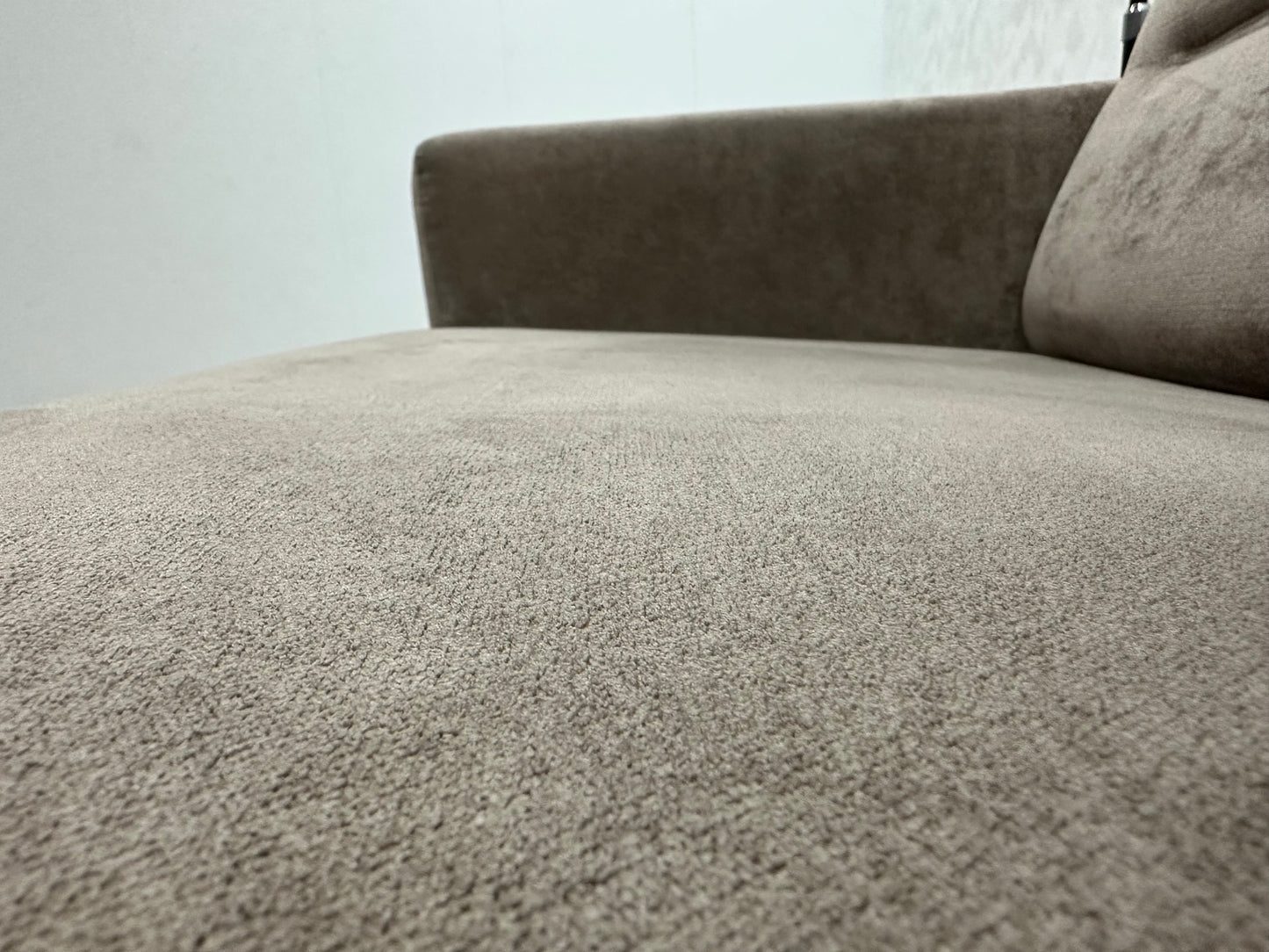 Licht Bruine Suède Stoffen 2.5-Zits Bank ~ Nieuwstaat