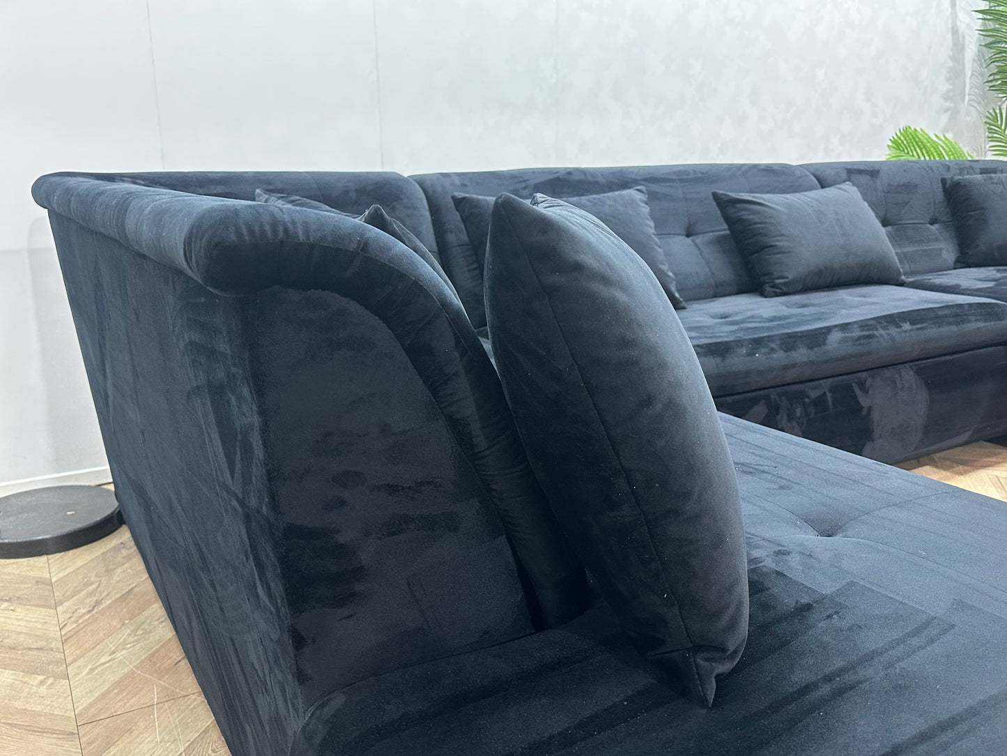 !Showroommodel! Zwarte Velvet U Bank ~ Slaapfunctie ~ Opbergruimte